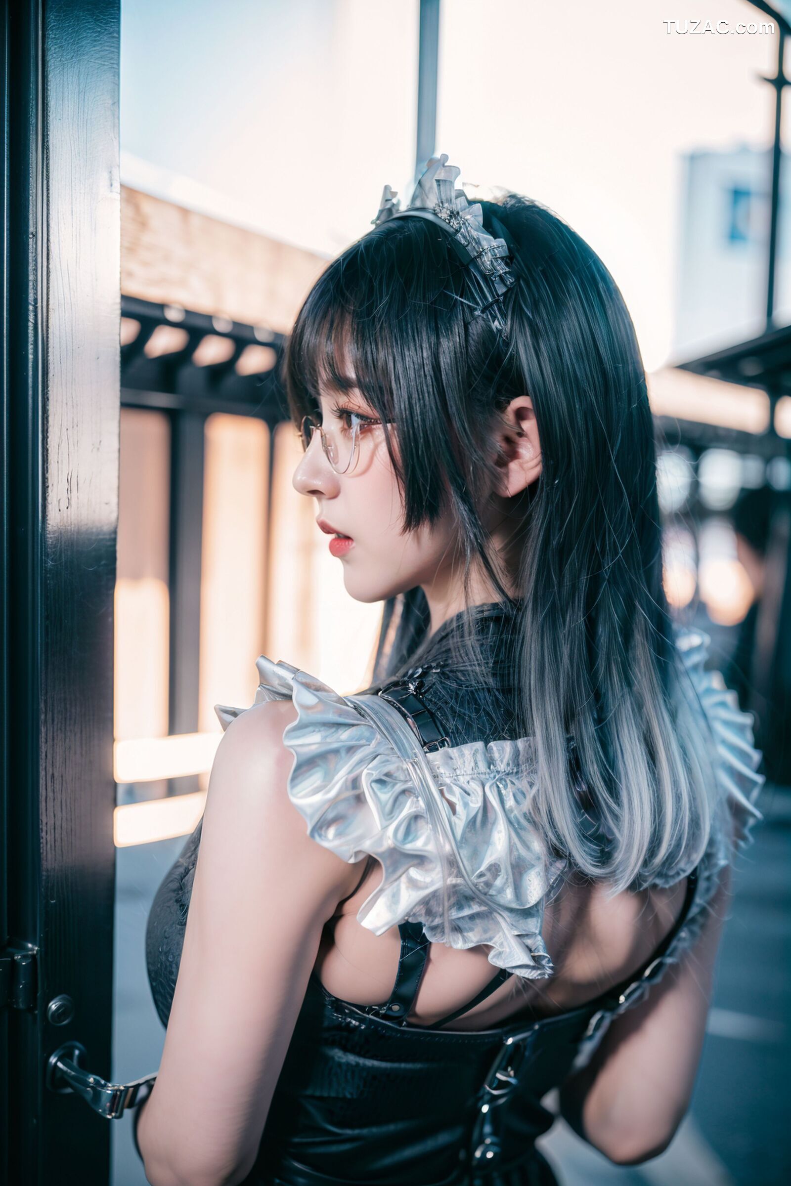 AI美女-拟实-哥特风眼镜女仆