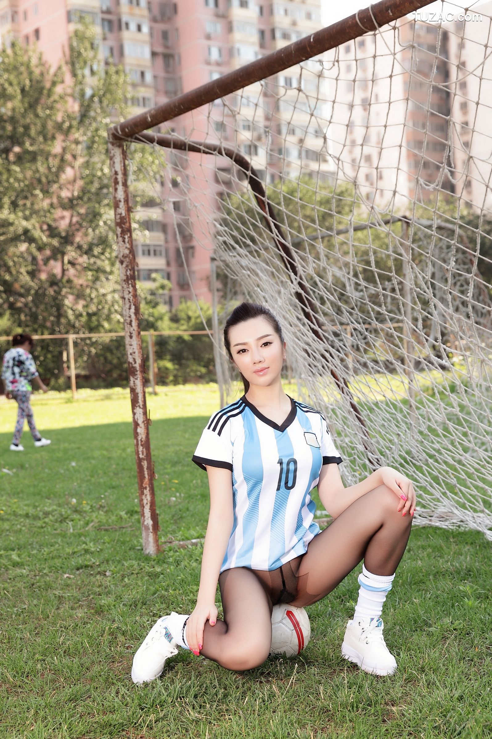 AISS爱丝-F4001-佳慧《绿茵场上我只穿了黑丝》