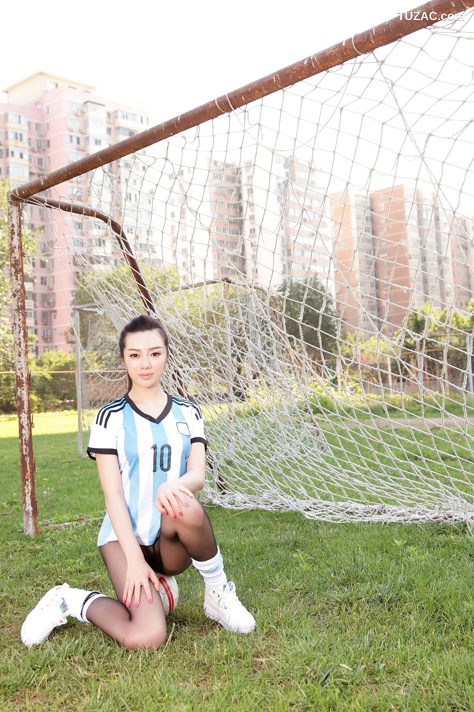 AISS爱丝-F4001-佳慧《绿茵场上我只穿了黑丝》