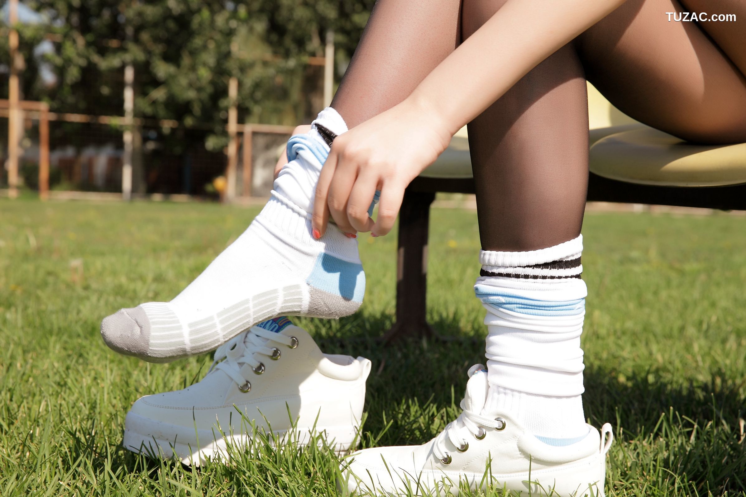 AISS爱丝-F4001-佳慧《绿茵场上我只穿了黑丝》