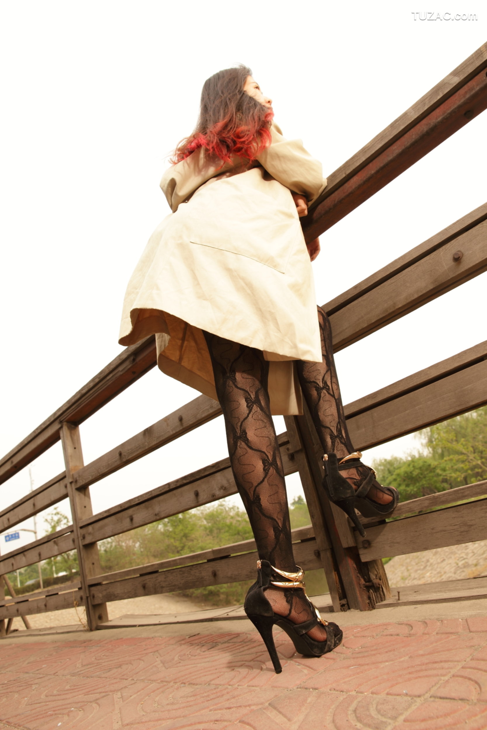 AISS爱丝-F4008-《路边，你撕开了我的连体丝袜》