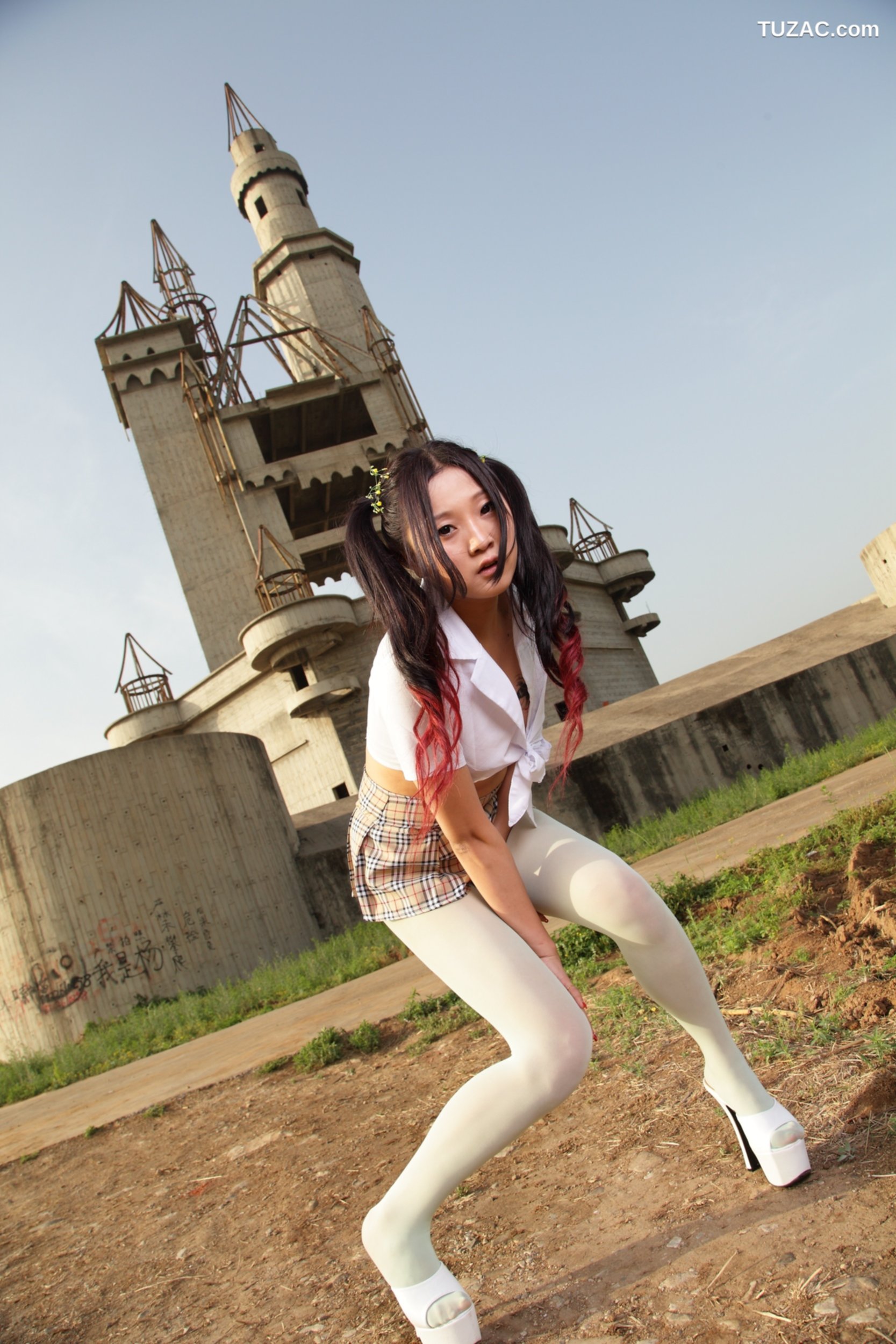 AISS爱丝-F4015-《我爱穿丝袜，我也爱旅行，更爱只穿丝袜去旅行》