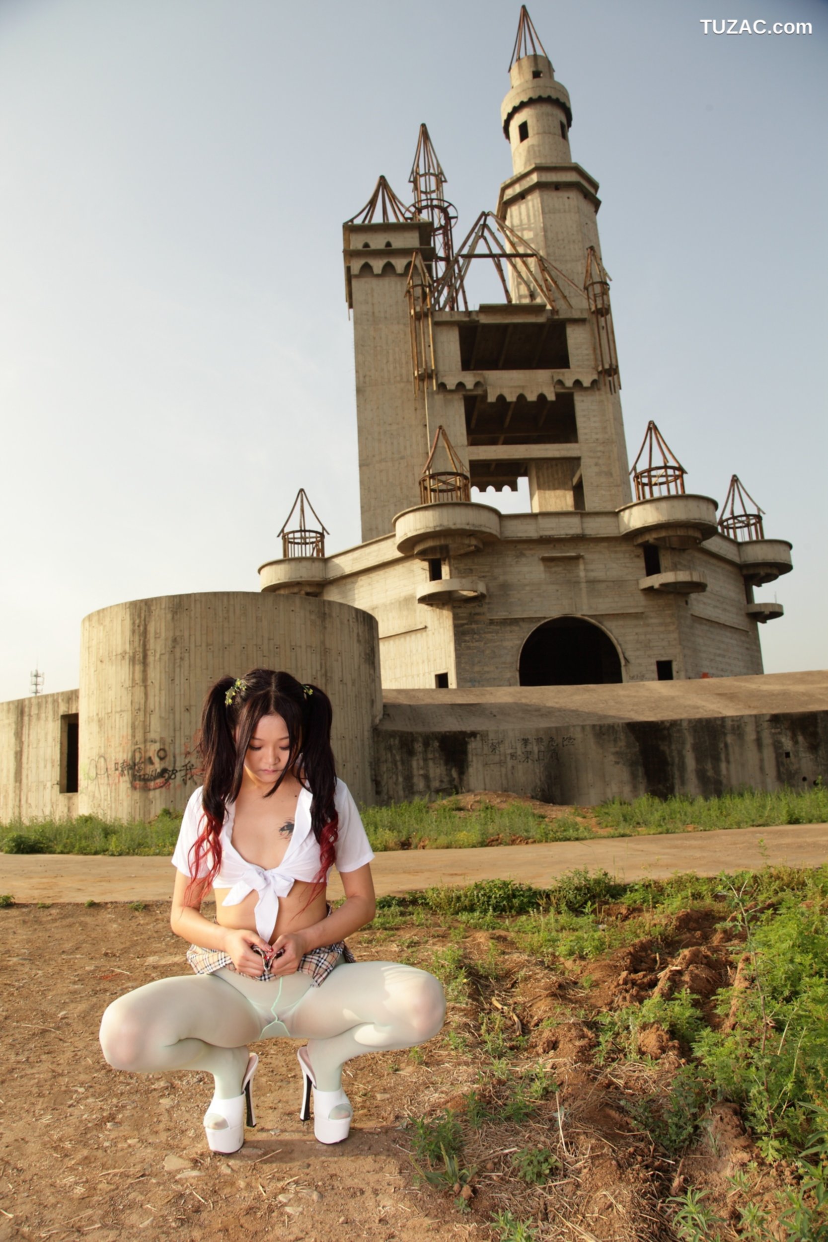 AISS爱丝-F4015-《我爱穿丝袜，我也爱旅行，更爱只穿丝袜去旅行》