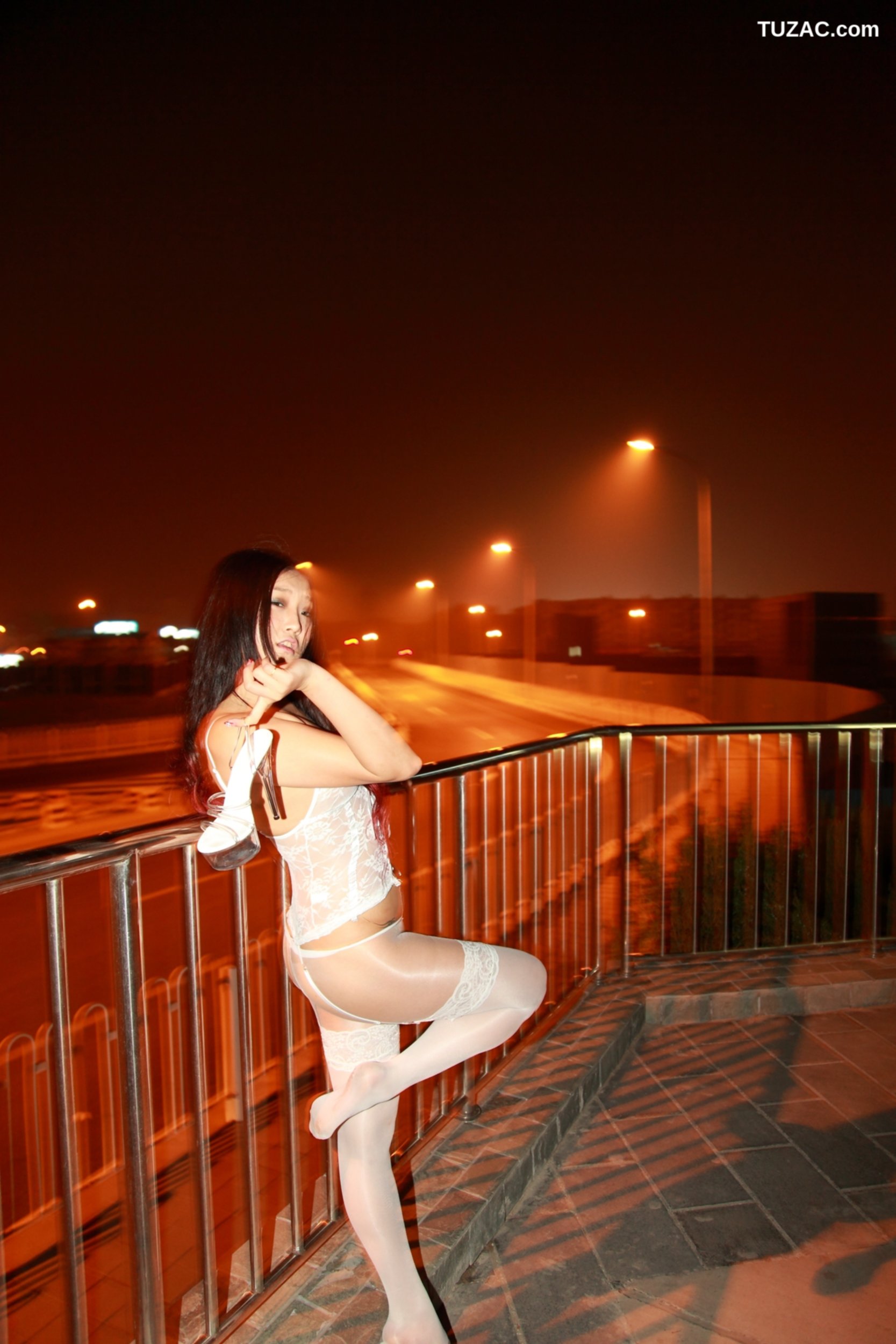 AISS爱丝-F4020-《夜拍白色连体丝袜》