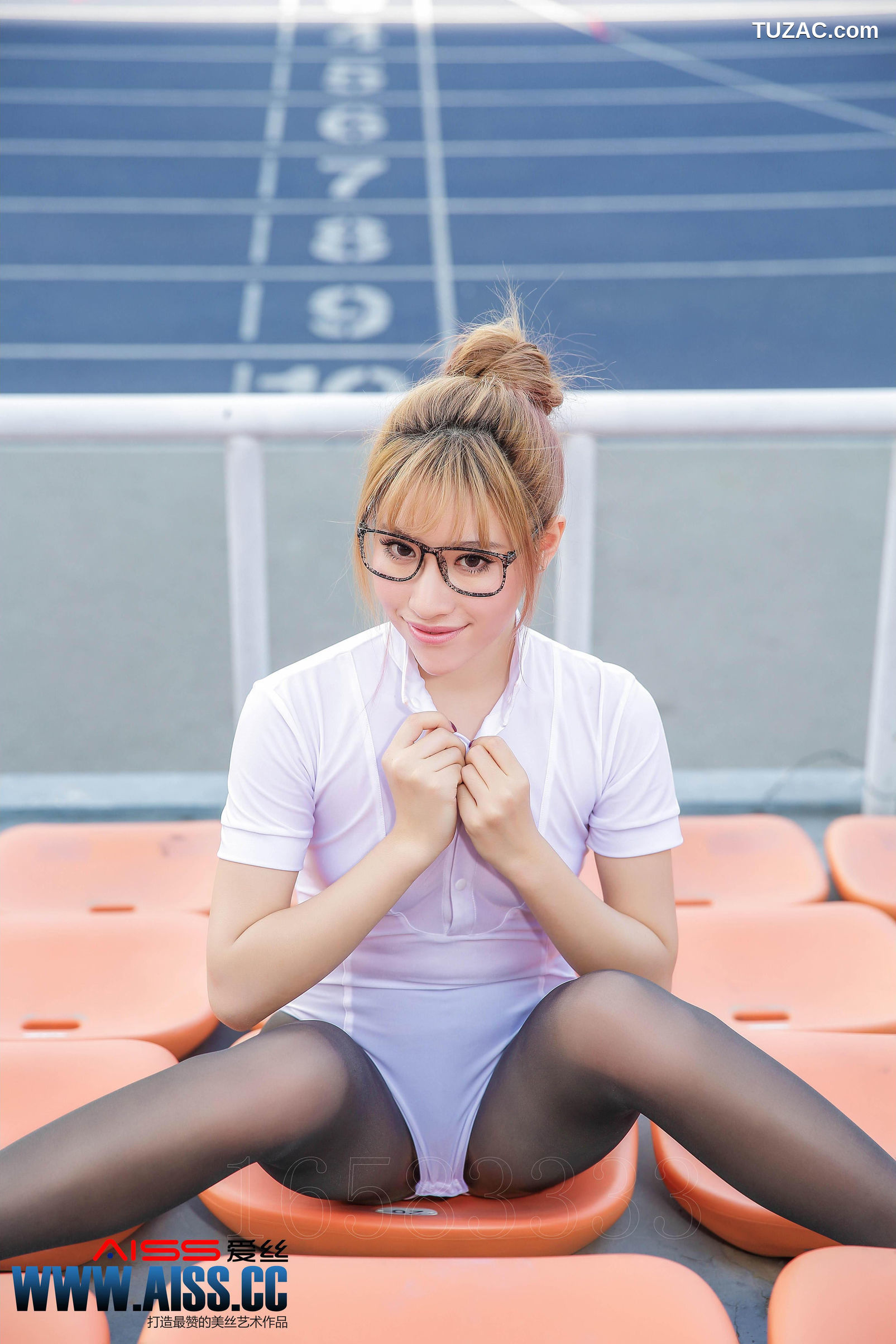 AISS爱丝-F5026-何冉-《操場上的直穿少女》