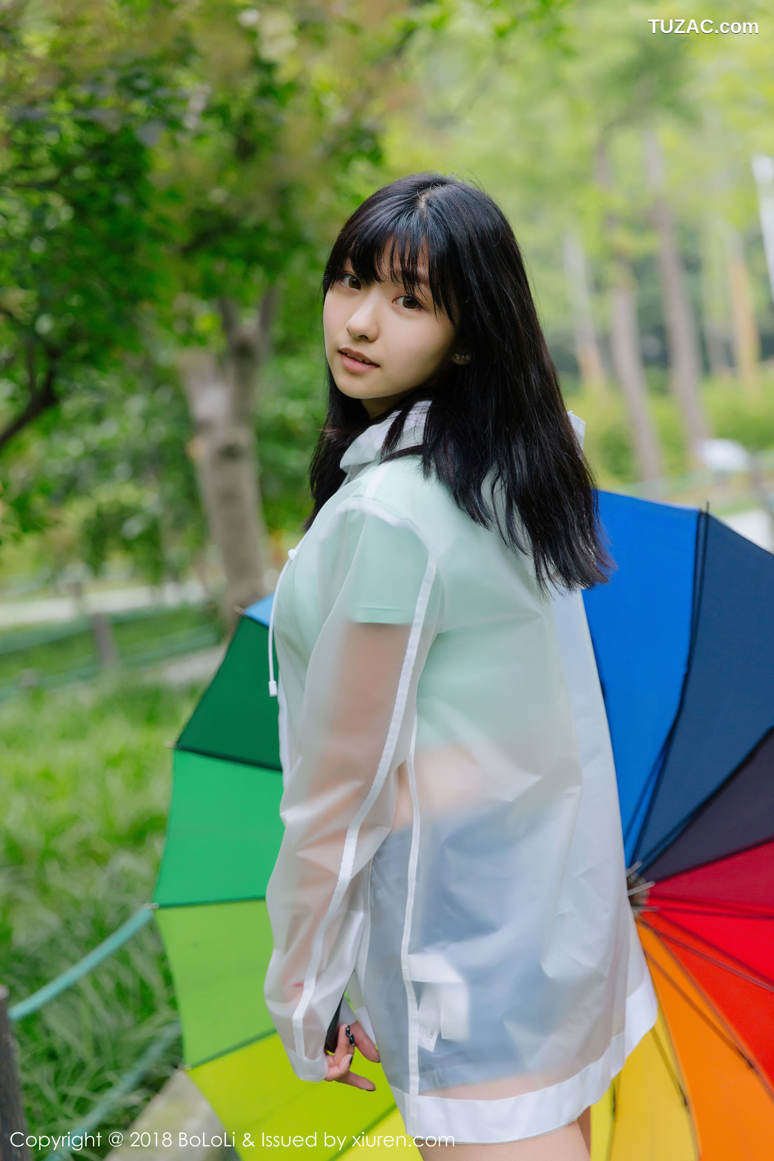 BoLoli波萝社-Vol.106-球球-雨天公园透明雨衣牛仔裤