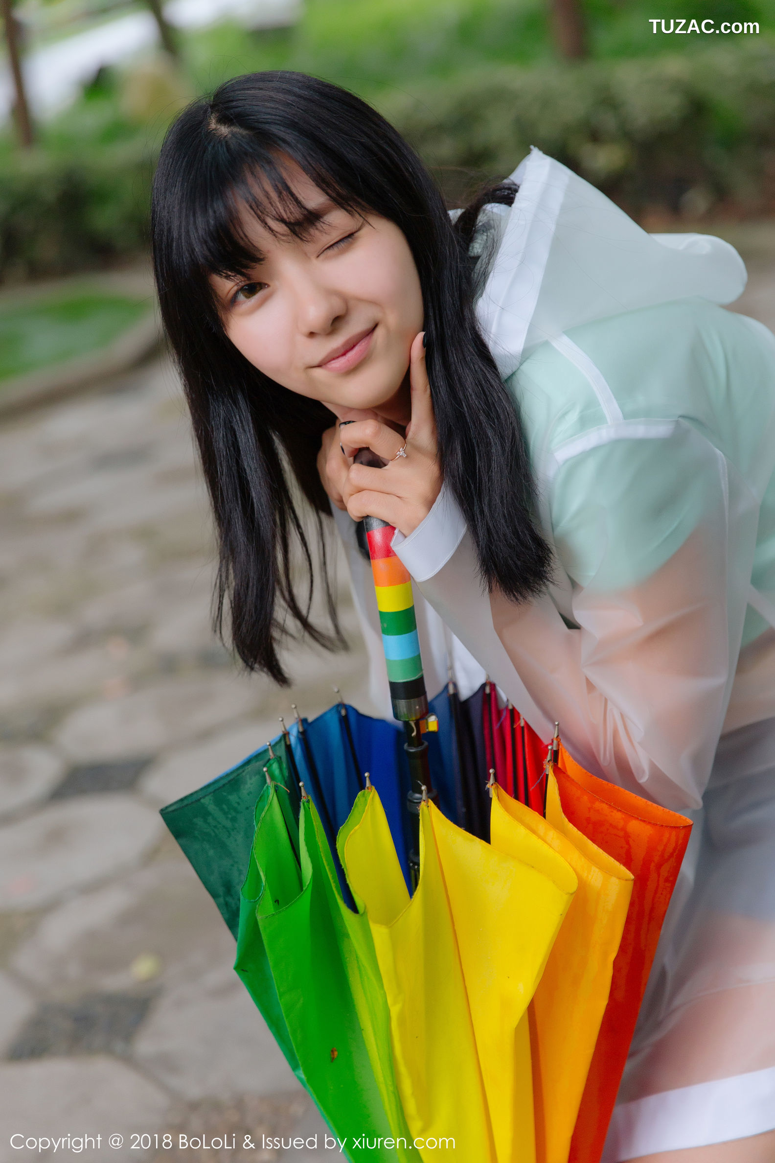 BoLoli波萝社-Vol.106-球球-雨天公园透明雨衣牛仔裤