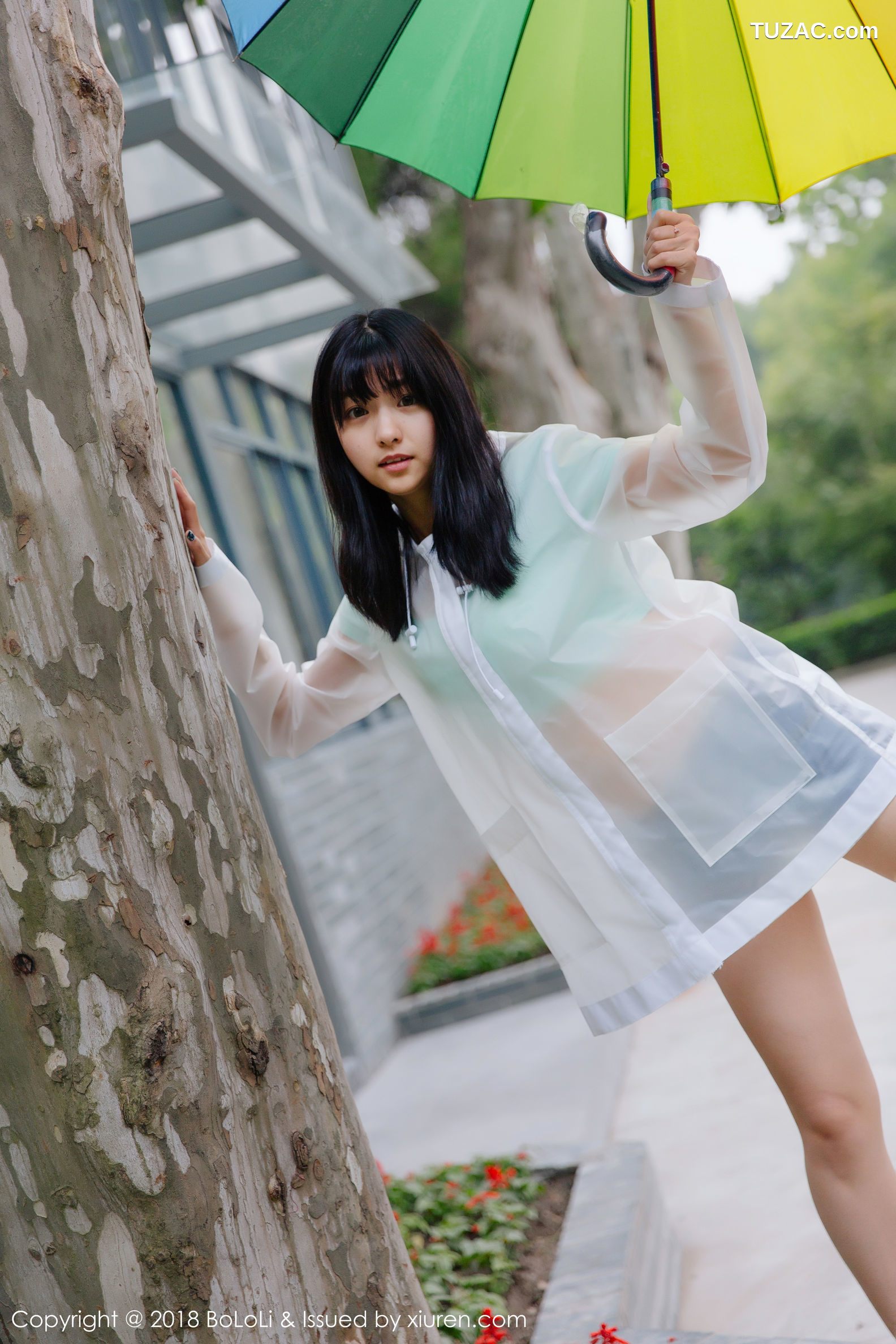 BoLoli波萝社-Vol.106-球球-雨天公园透明雨衣牛仔裤