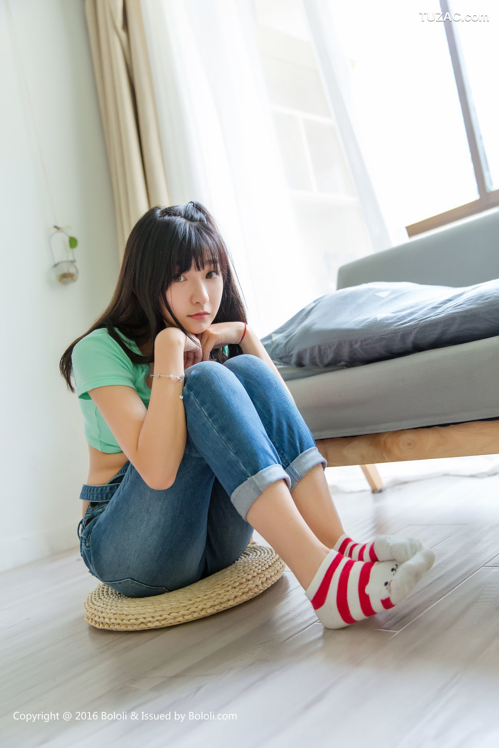 Kimoe激萌文化-001-周闻《遐想少女球球的空间》