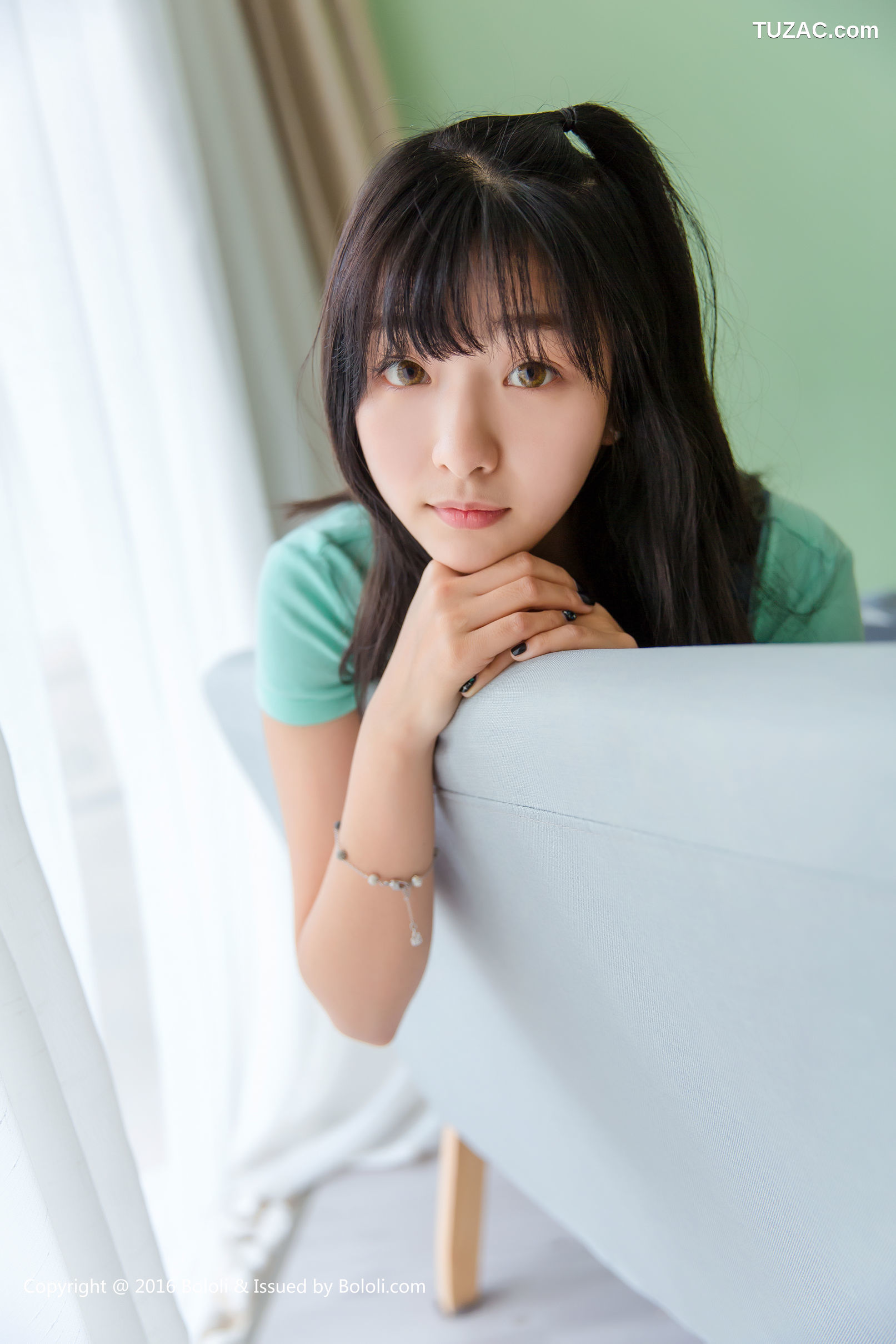 Kimoe激萌文化-001-周闻《遐想少女球球的空间》