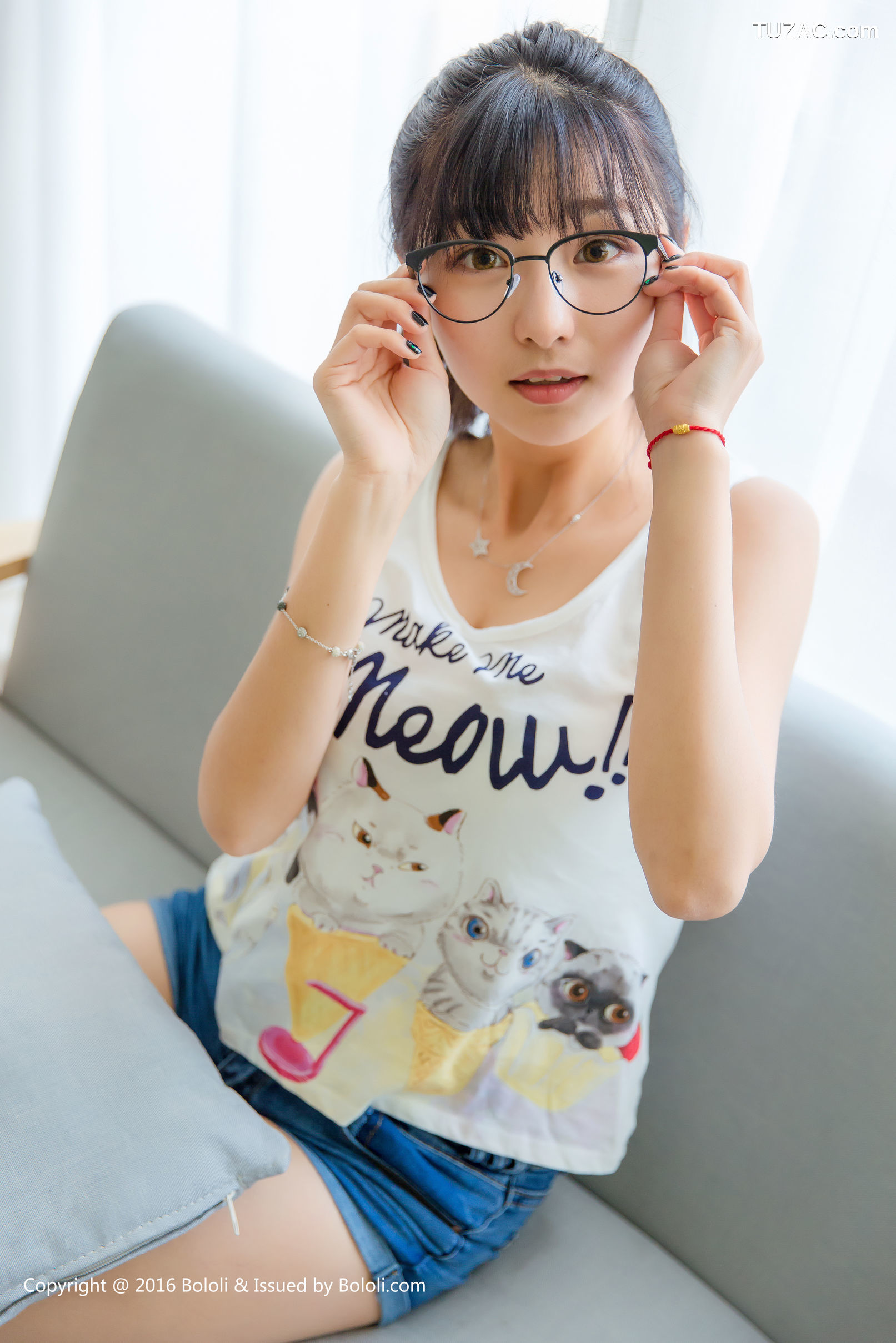 Kimoe激萌文化-001-周闻《遐想少女球球的空间》