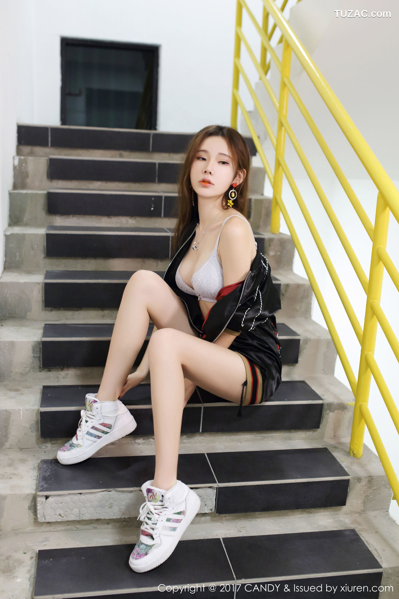 Candy糖果画报-044-萌琪琪Irene-《运动装-白色比基尼》-2017.12.06