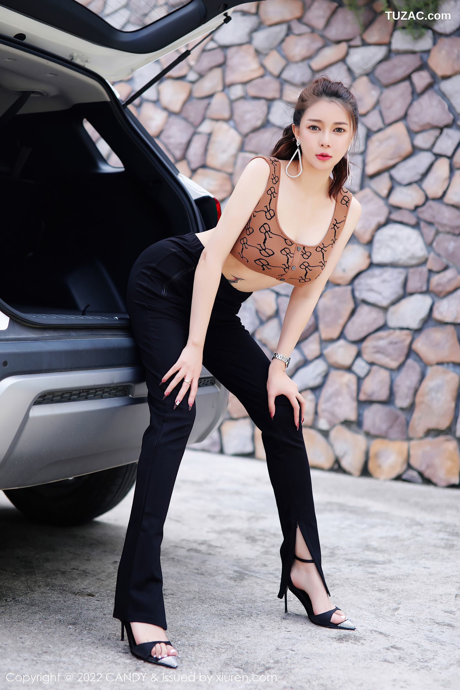 Candy网红馆-085-凯竹姐姐-户外汽车女郎御姐美腿-2022.02.15