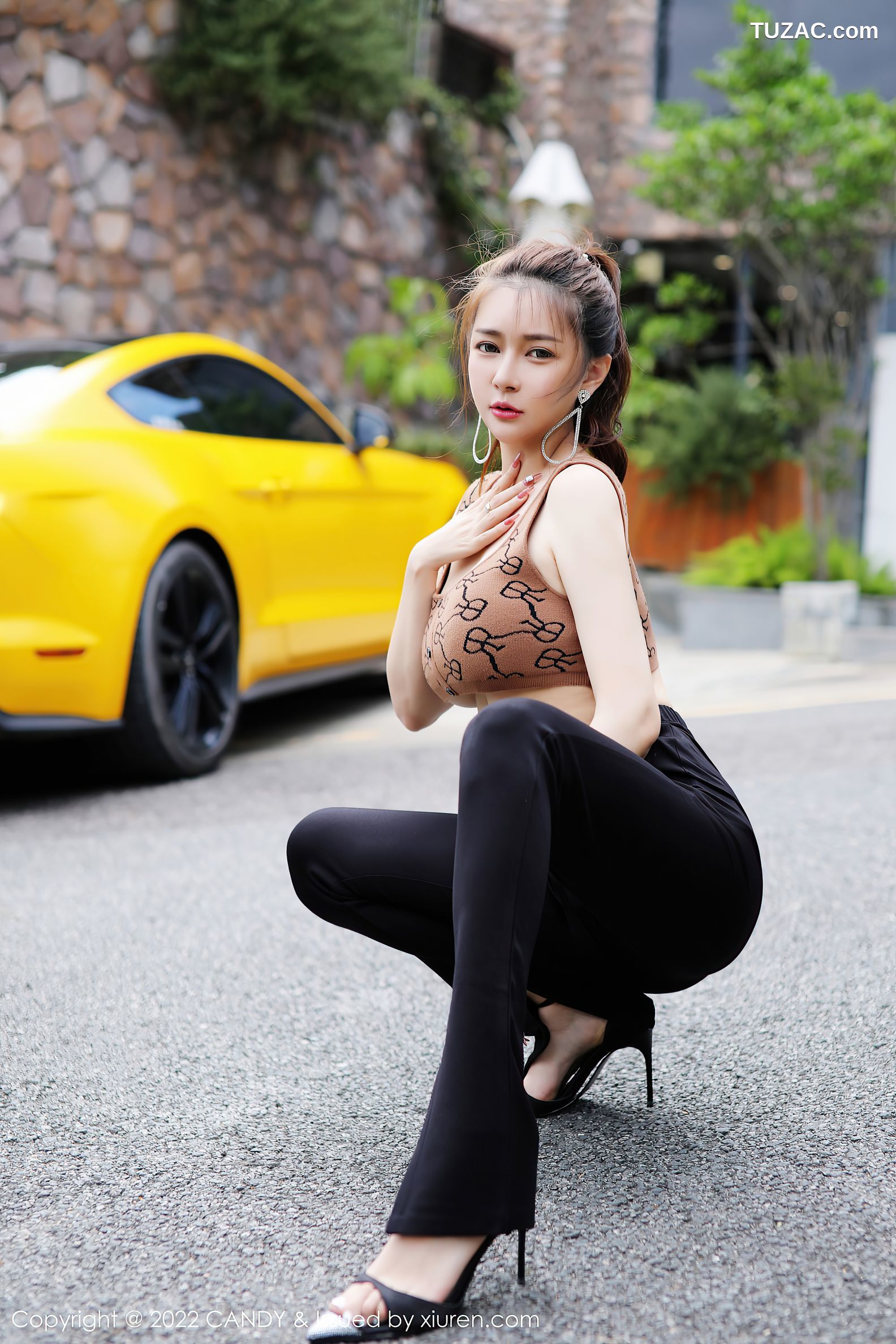 Candy网红馆-085-凯竹姐姐-户外汽车女郎御姐美腿-2022.02.15