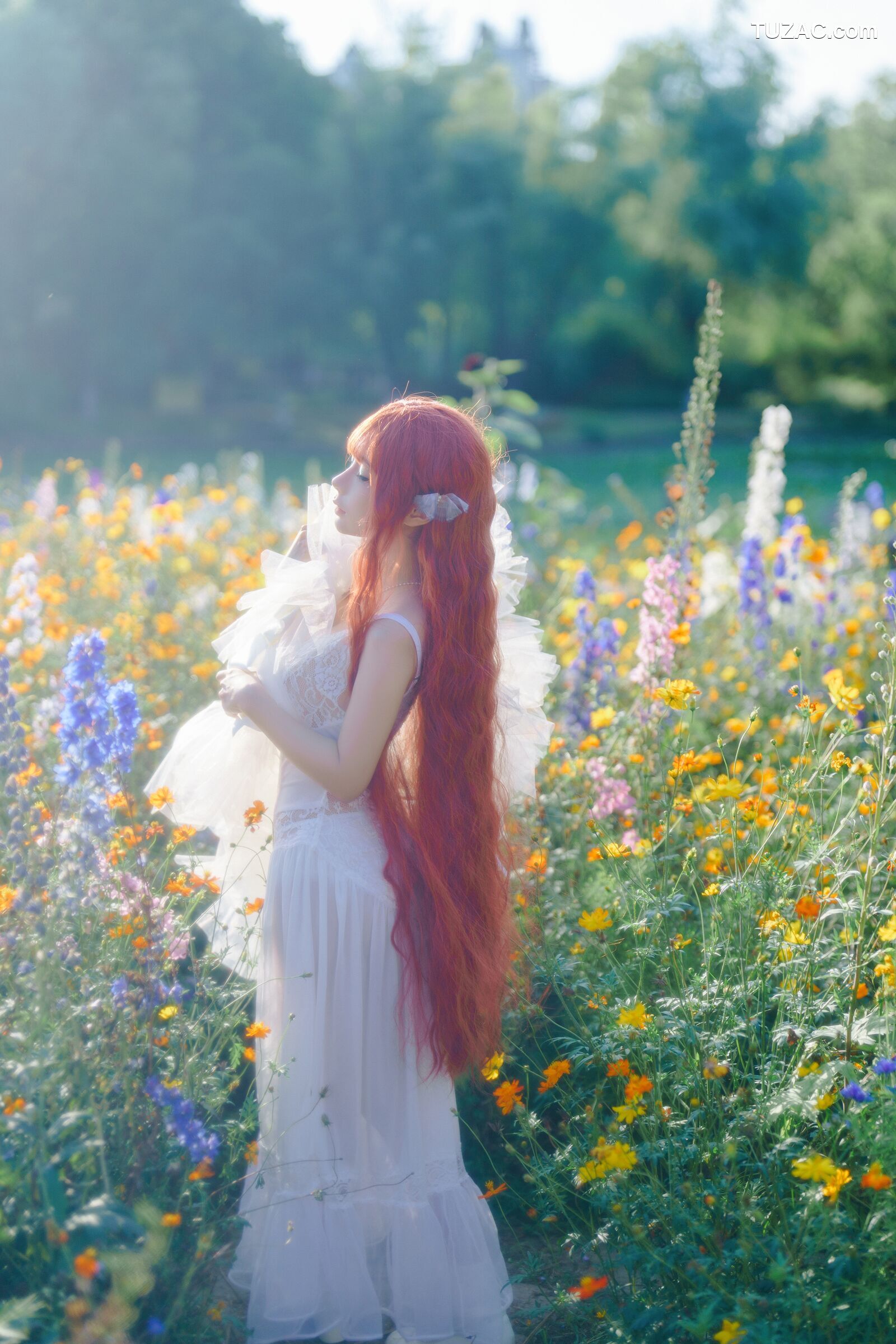 蠢沫沫-花丛婚纱