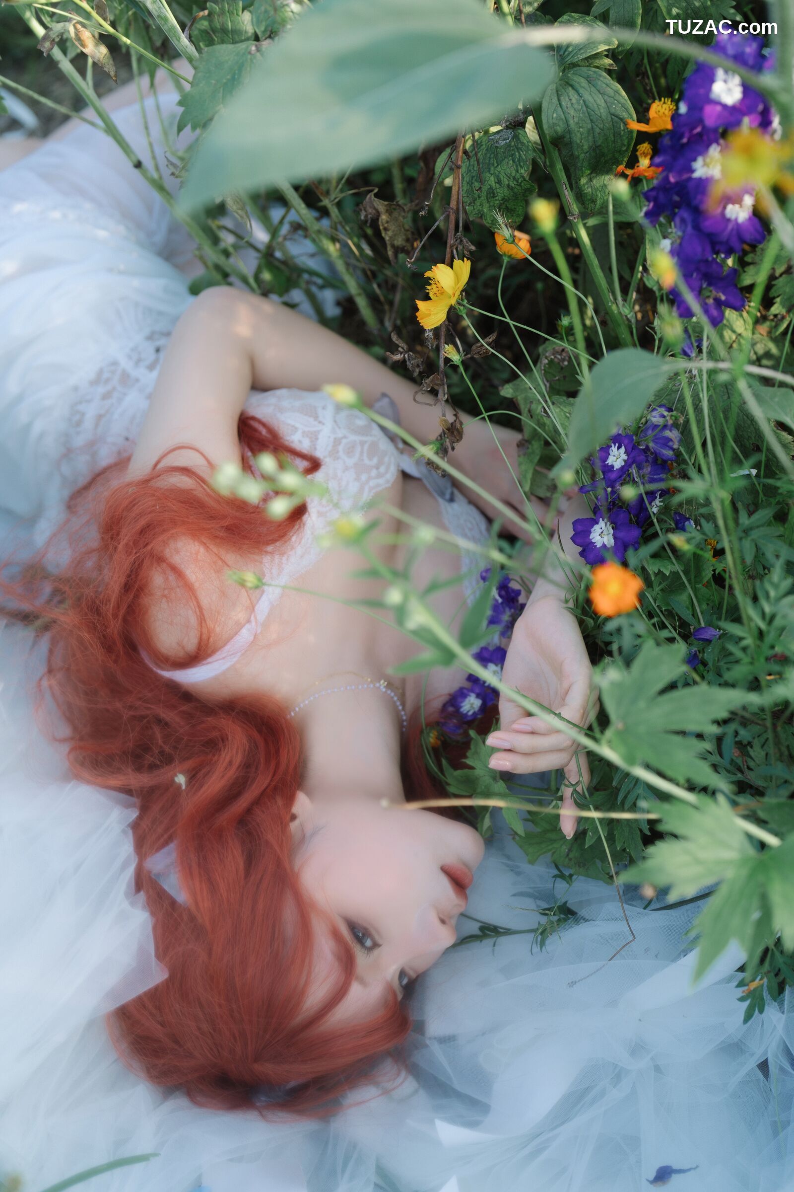 蠢沫沫-花丛婚纱