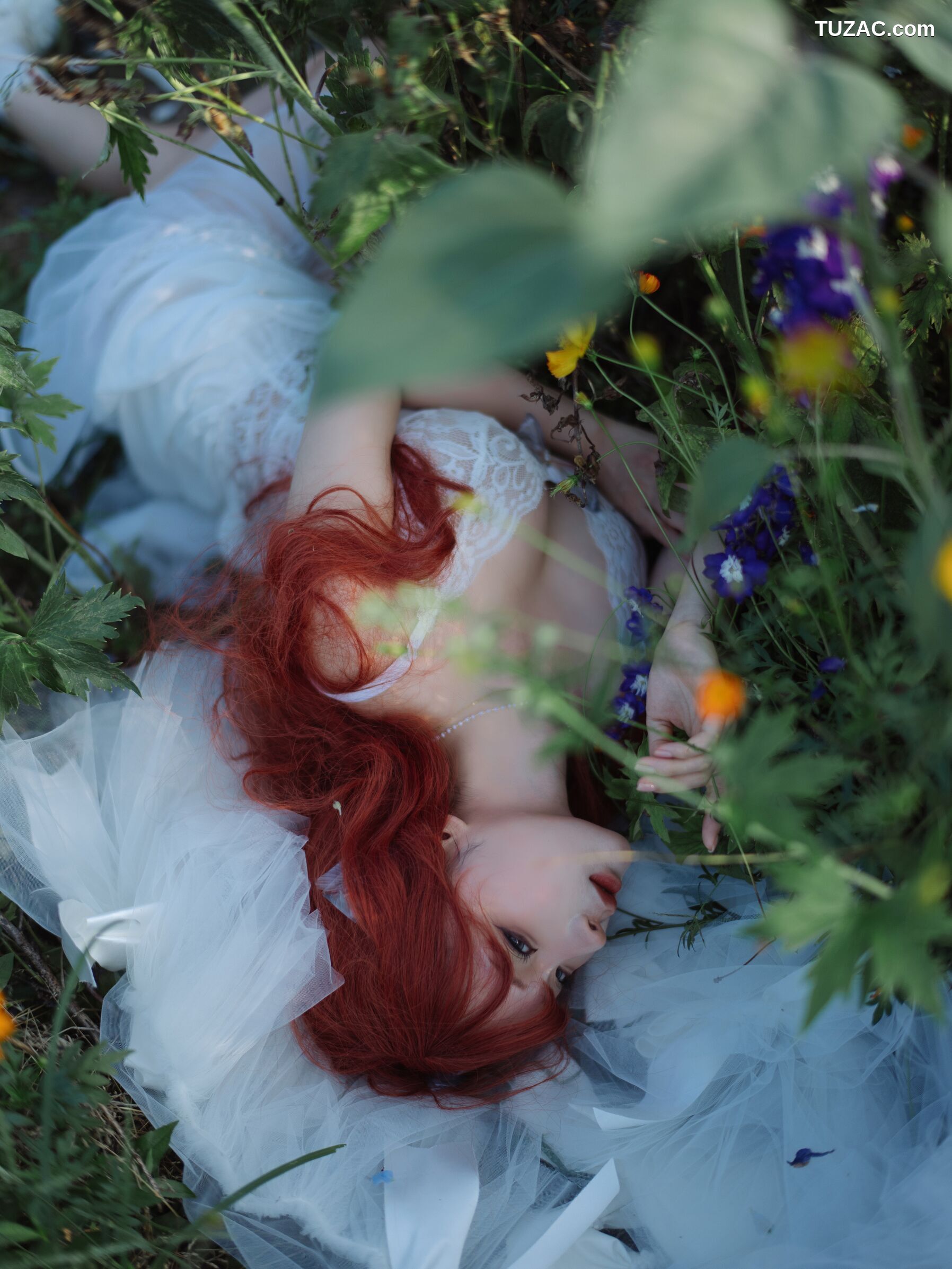 蠢沫沫-花丛婚纱