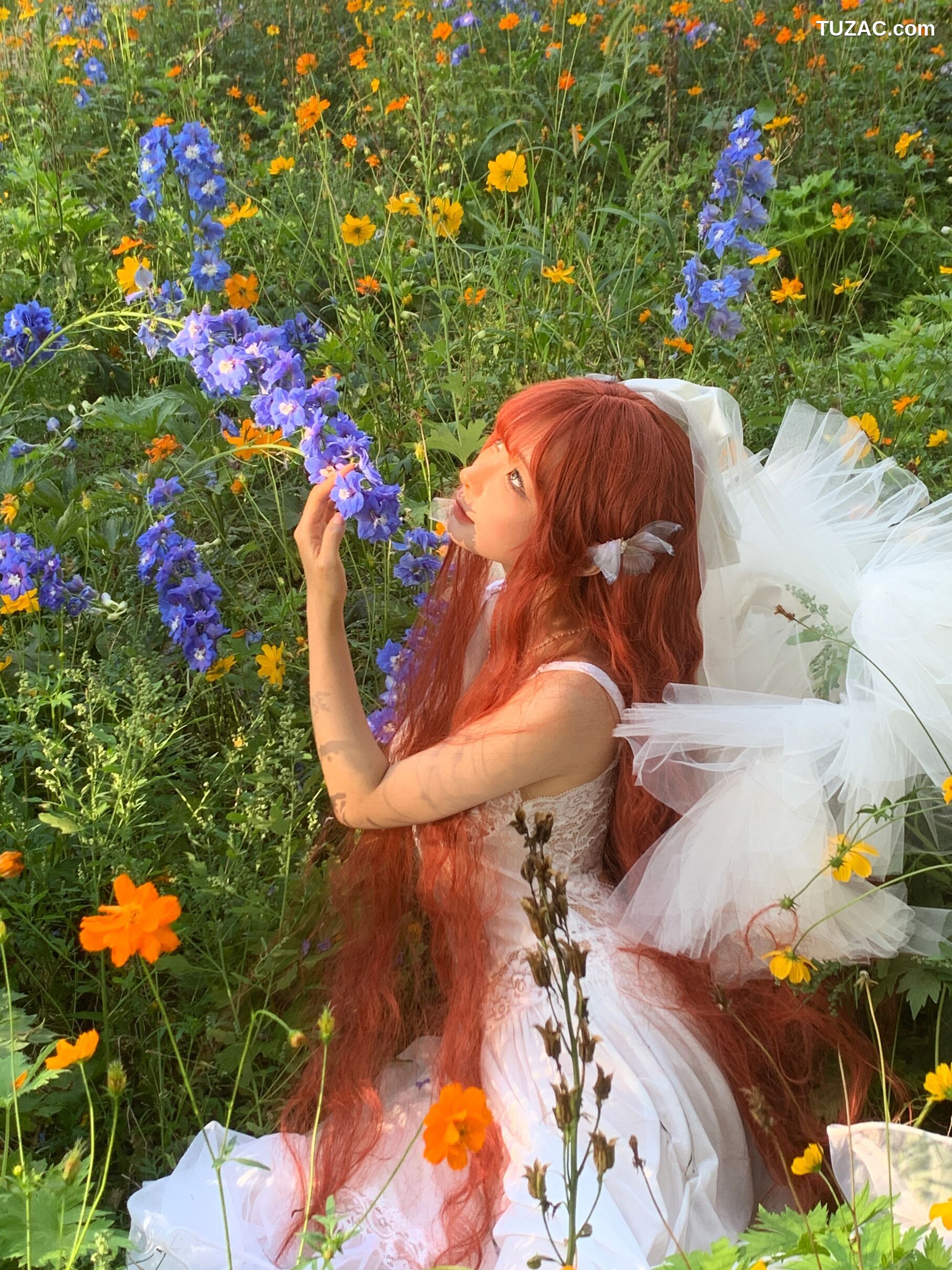 蠢沫沫-花丛婚纱