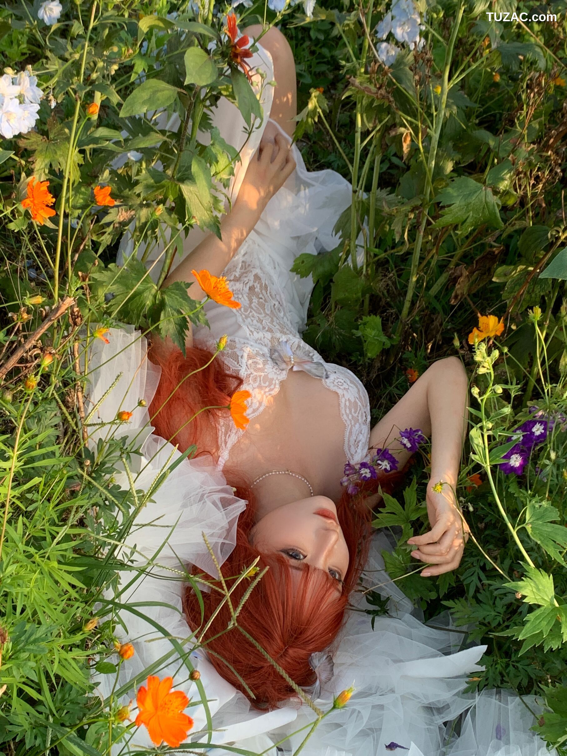 蠢沫沫-花丛婚纱