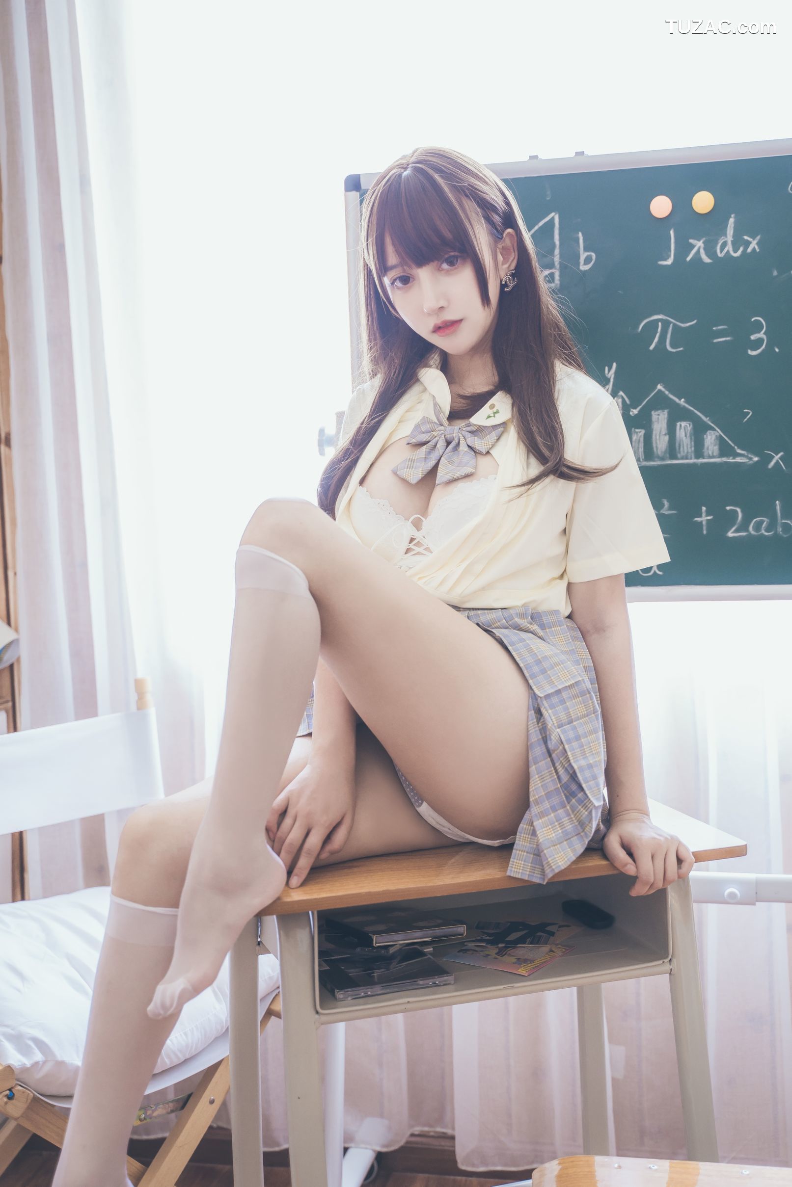 过期米线线喵-072-教室写真