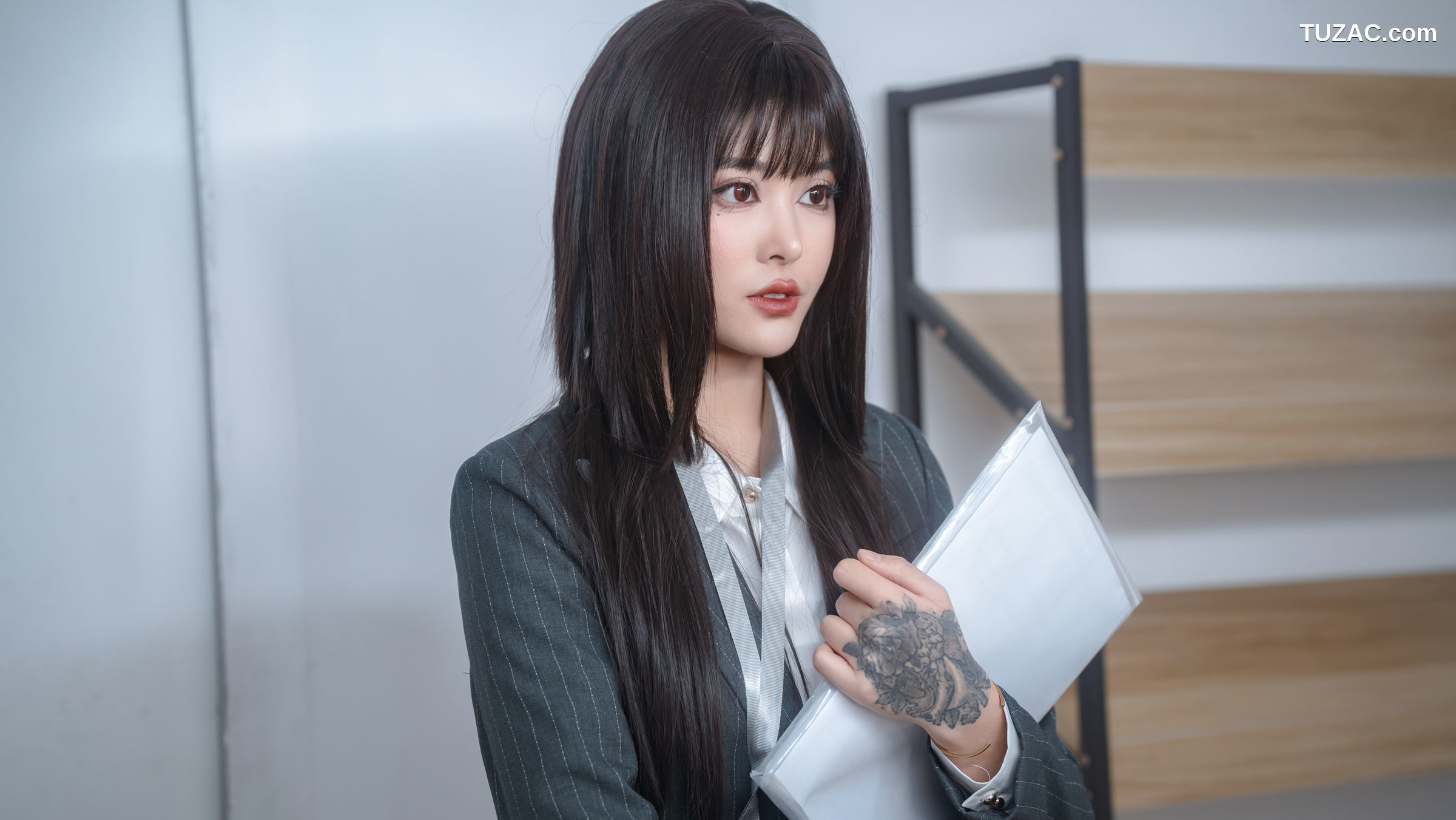 鹿八岁-女上司和女下属