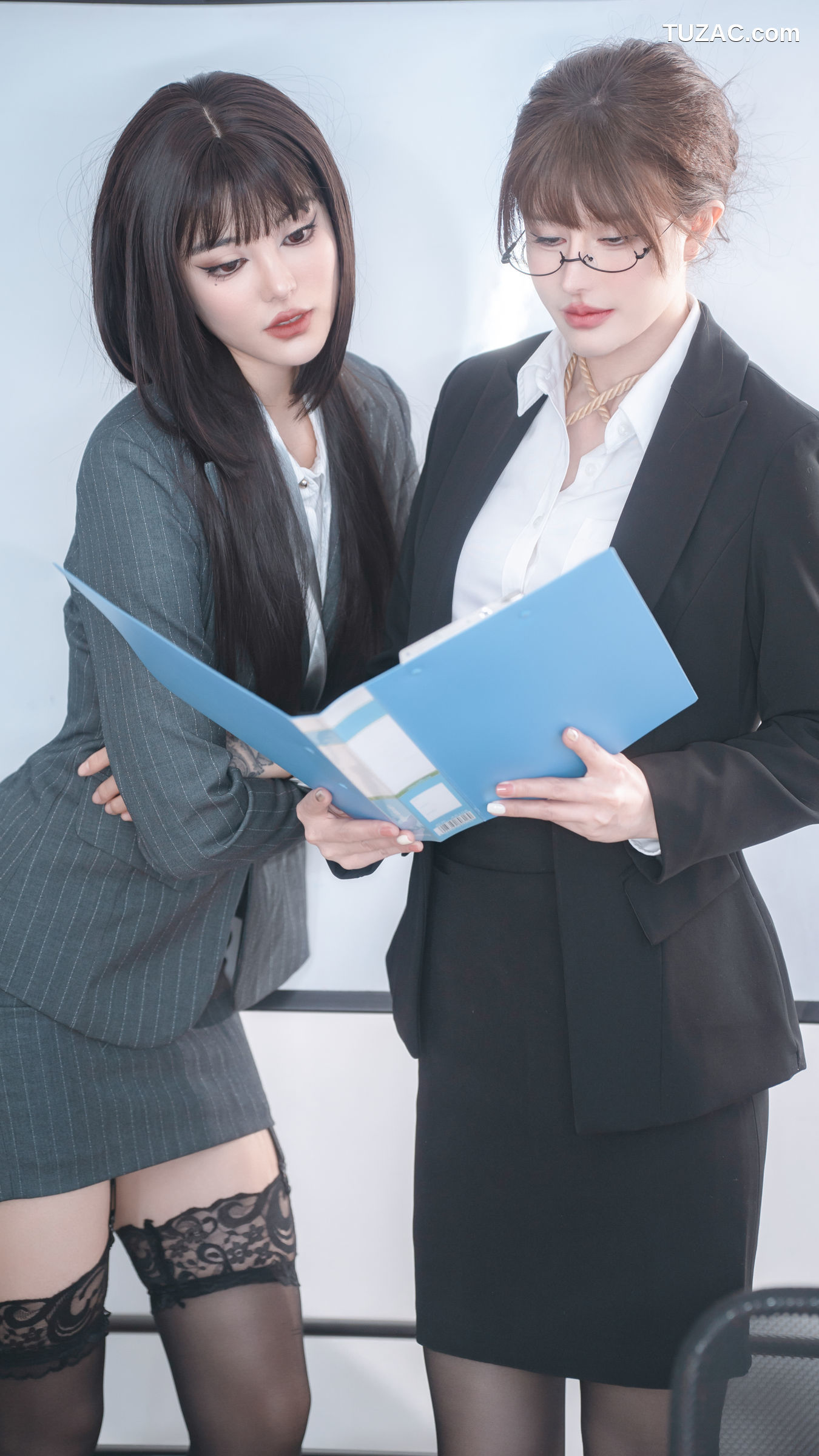 鹿八岁-女上司和女下属