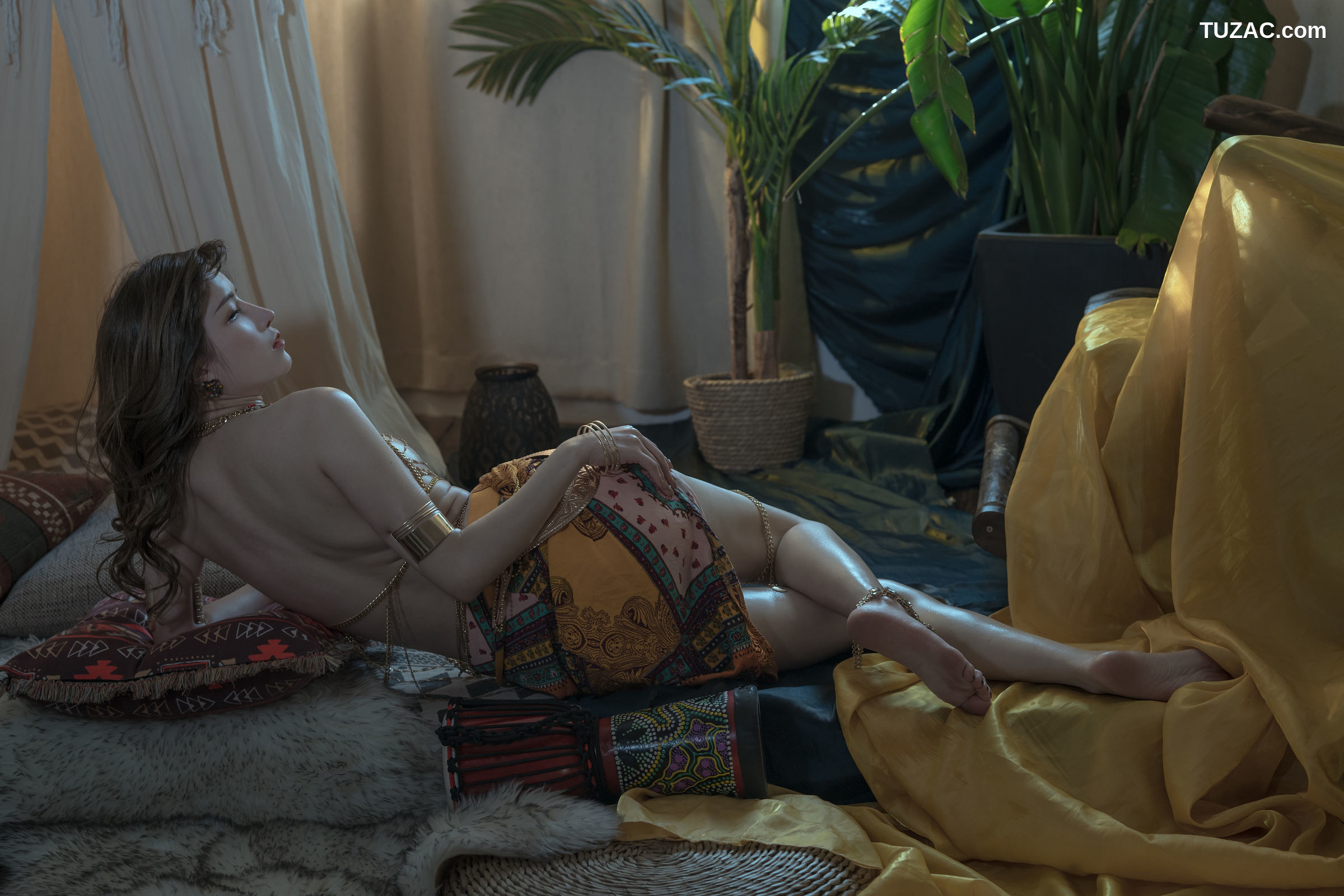 鹿八岁-异域少女