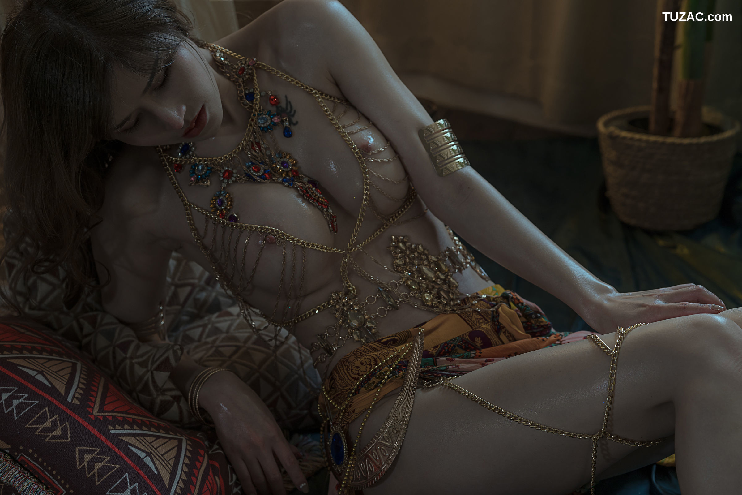 鹿八岁-异域少女