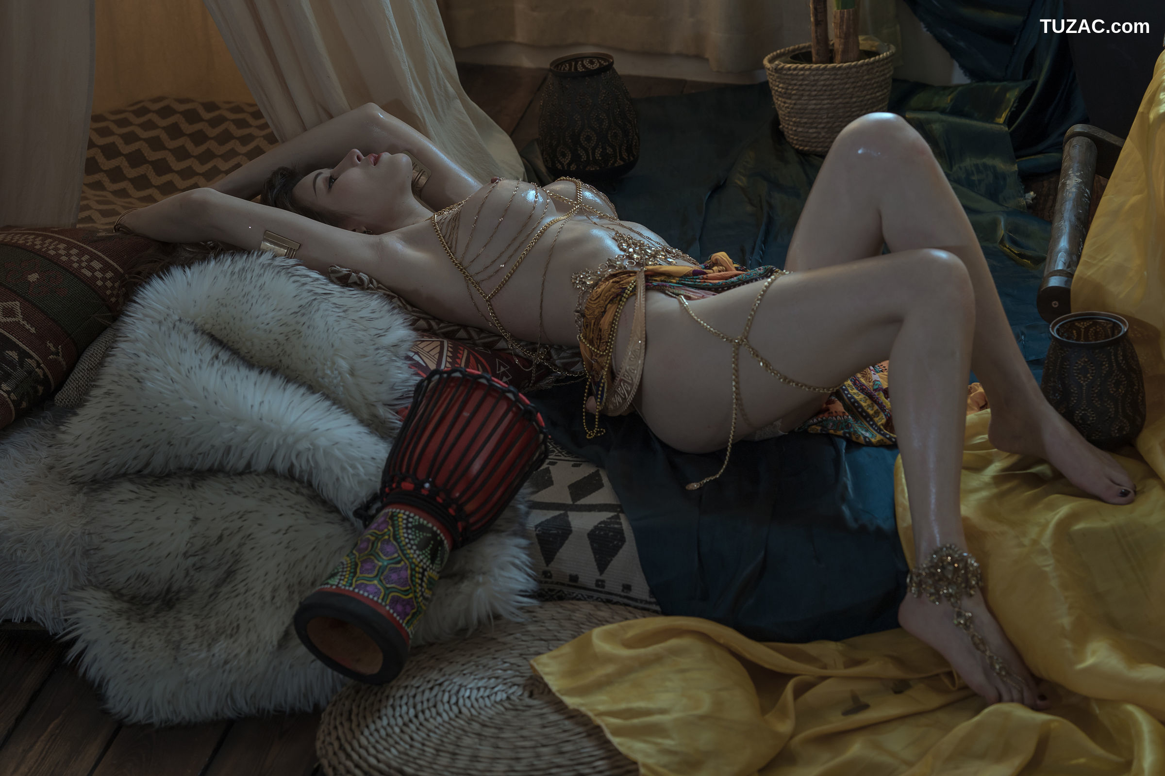 鹿八岁-异域少女