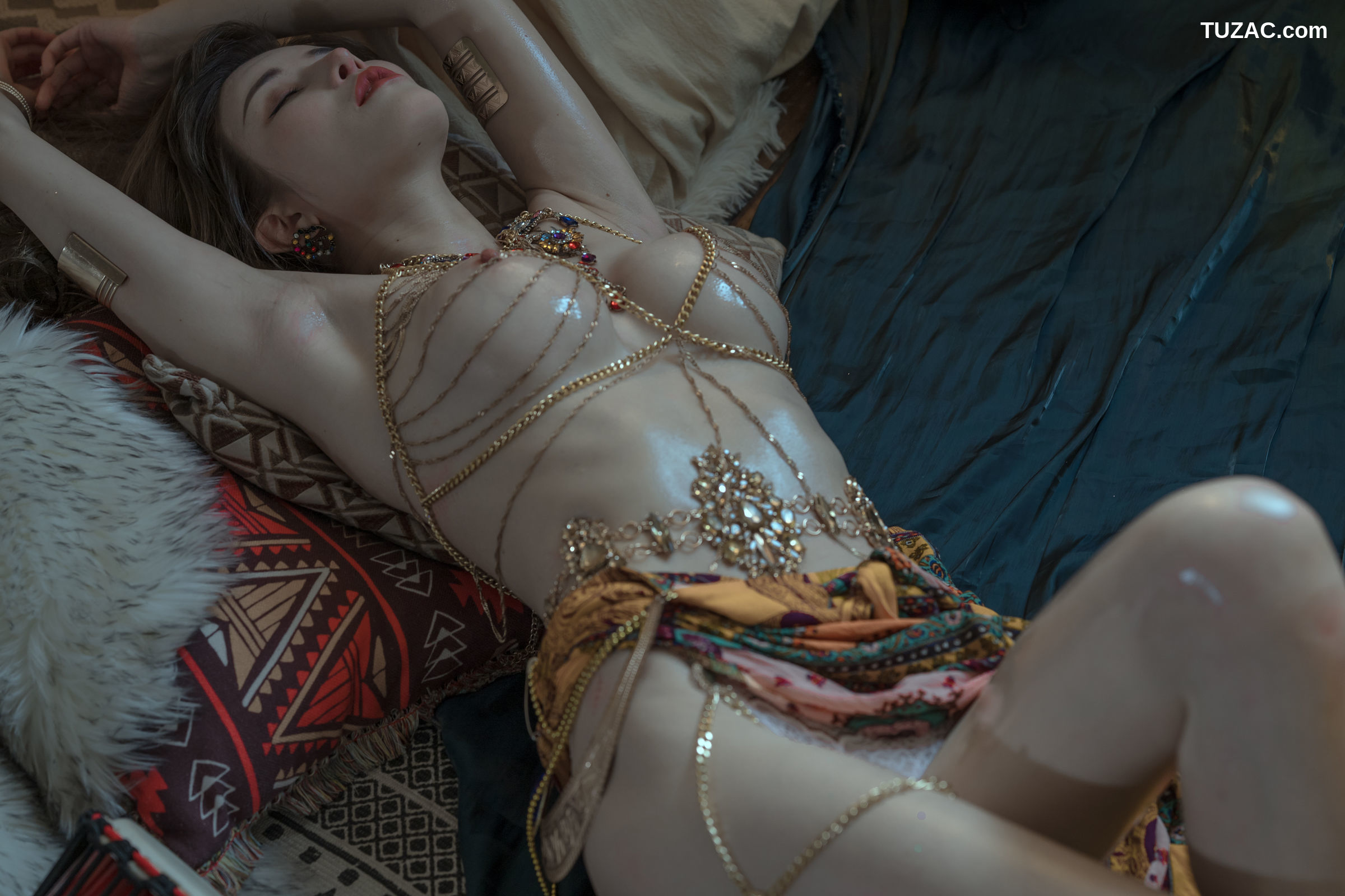 鹿八岁-异域少女