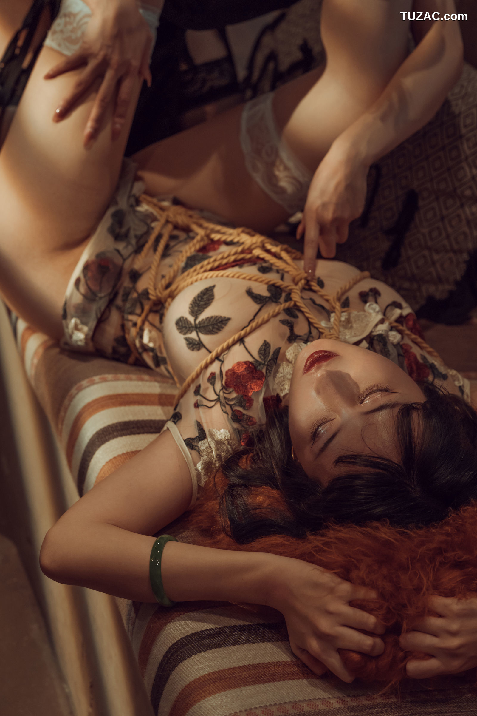 云溪溪-Vol.005-奶桃--捆绑旗袍双人百合