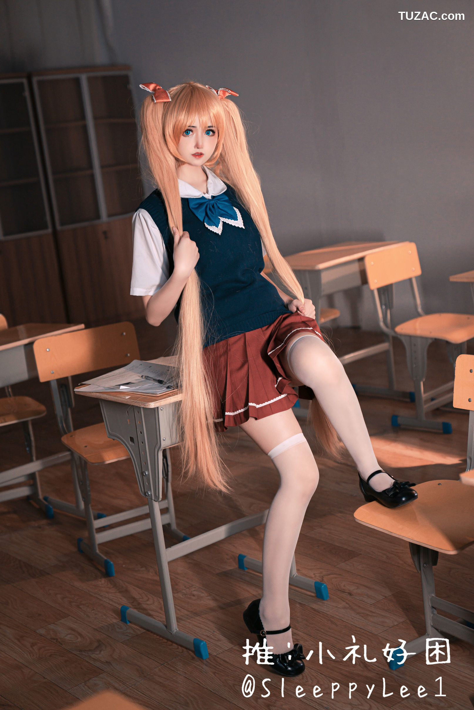 小礼好困-秋月爱莉