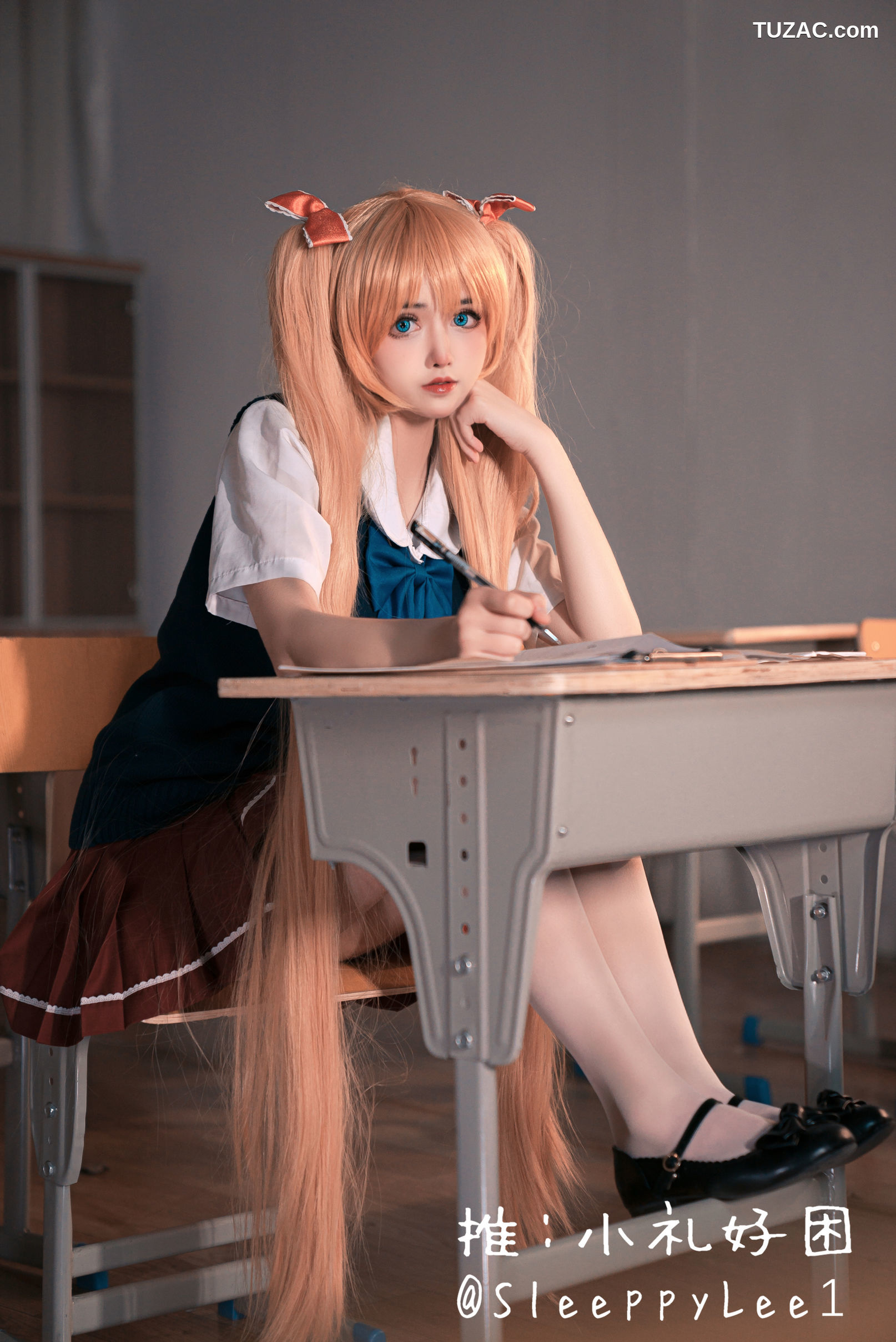 小礼好困-秋月爱莉