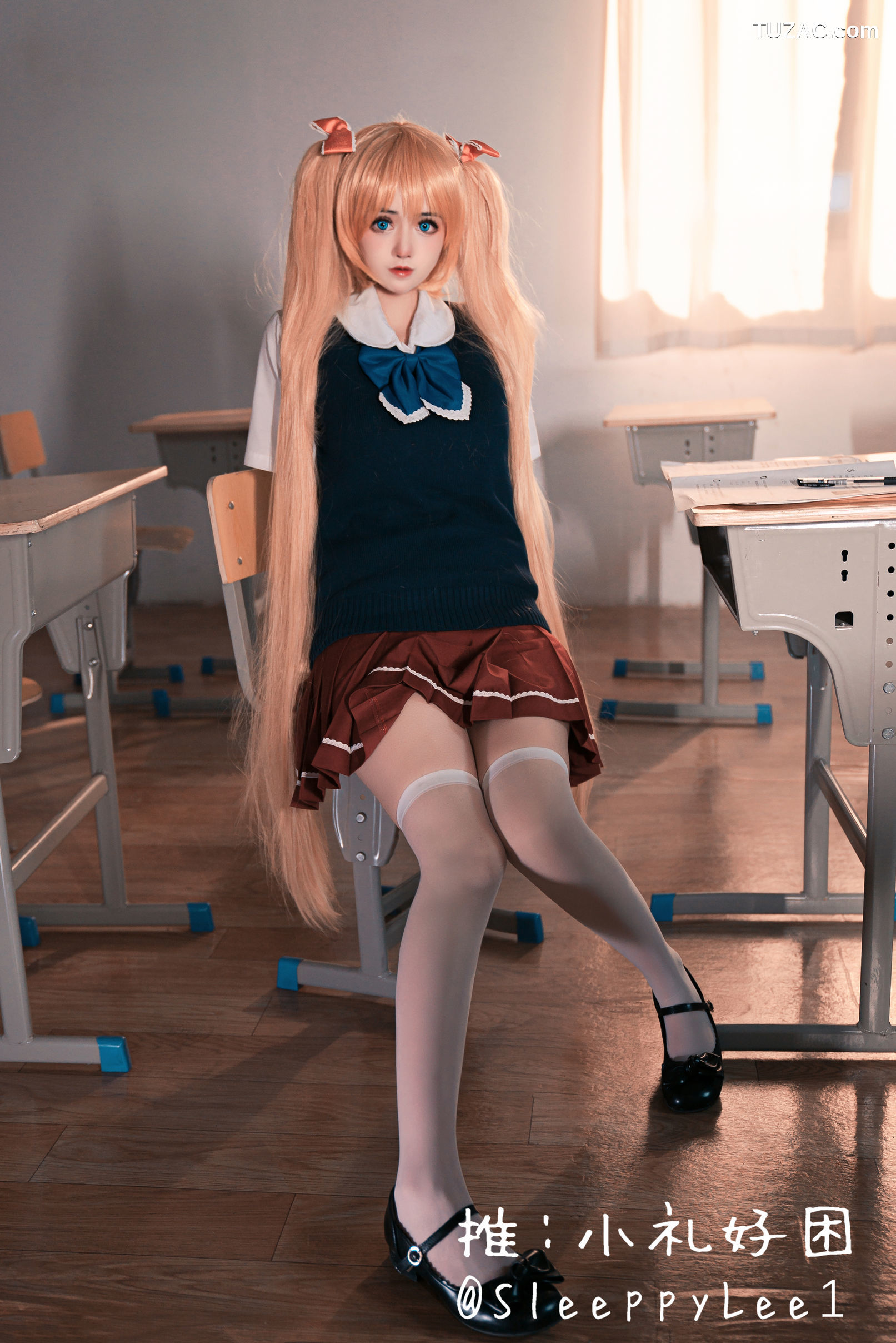 小礼好困-秋月爱莉