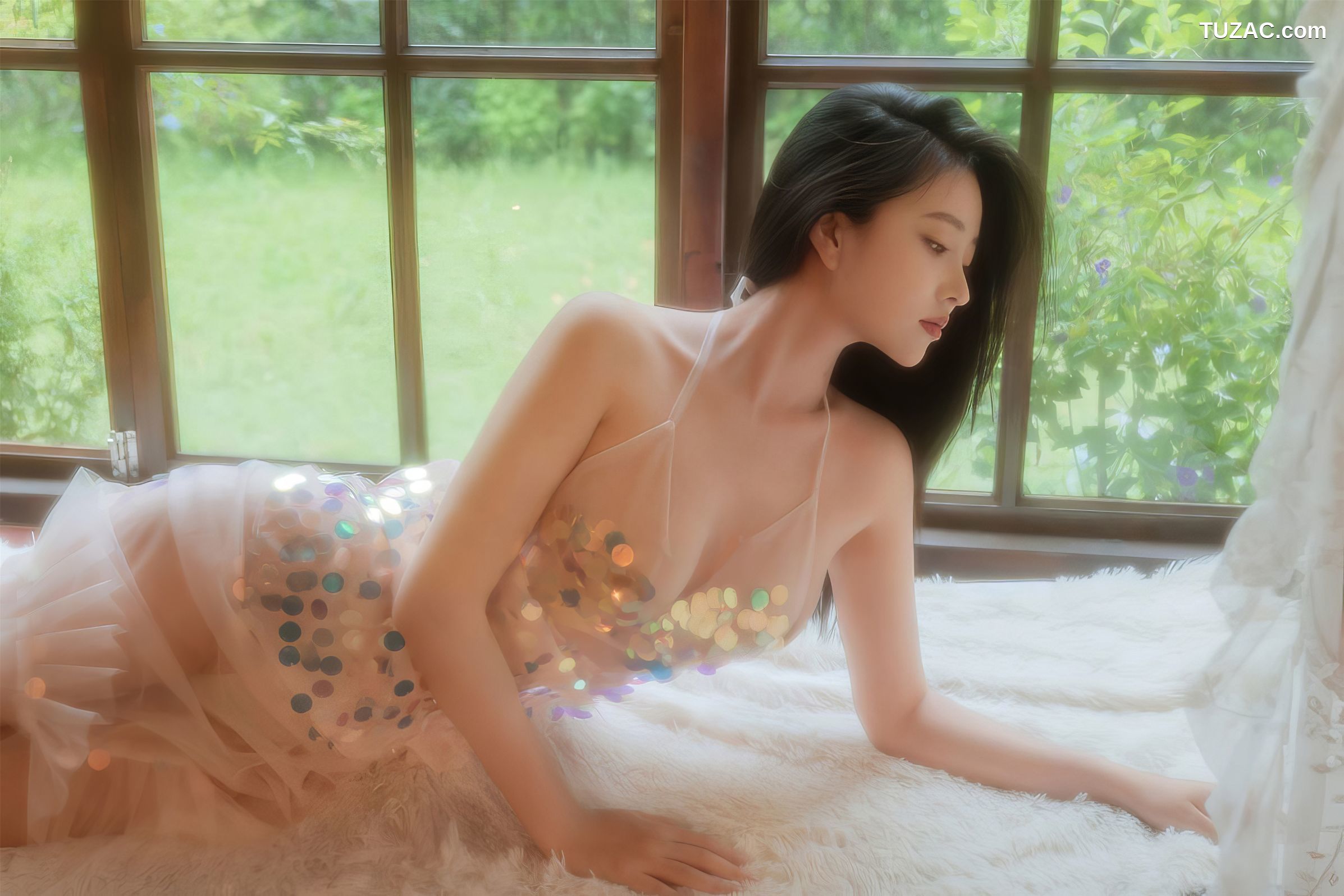 年年-亮片透明礼服