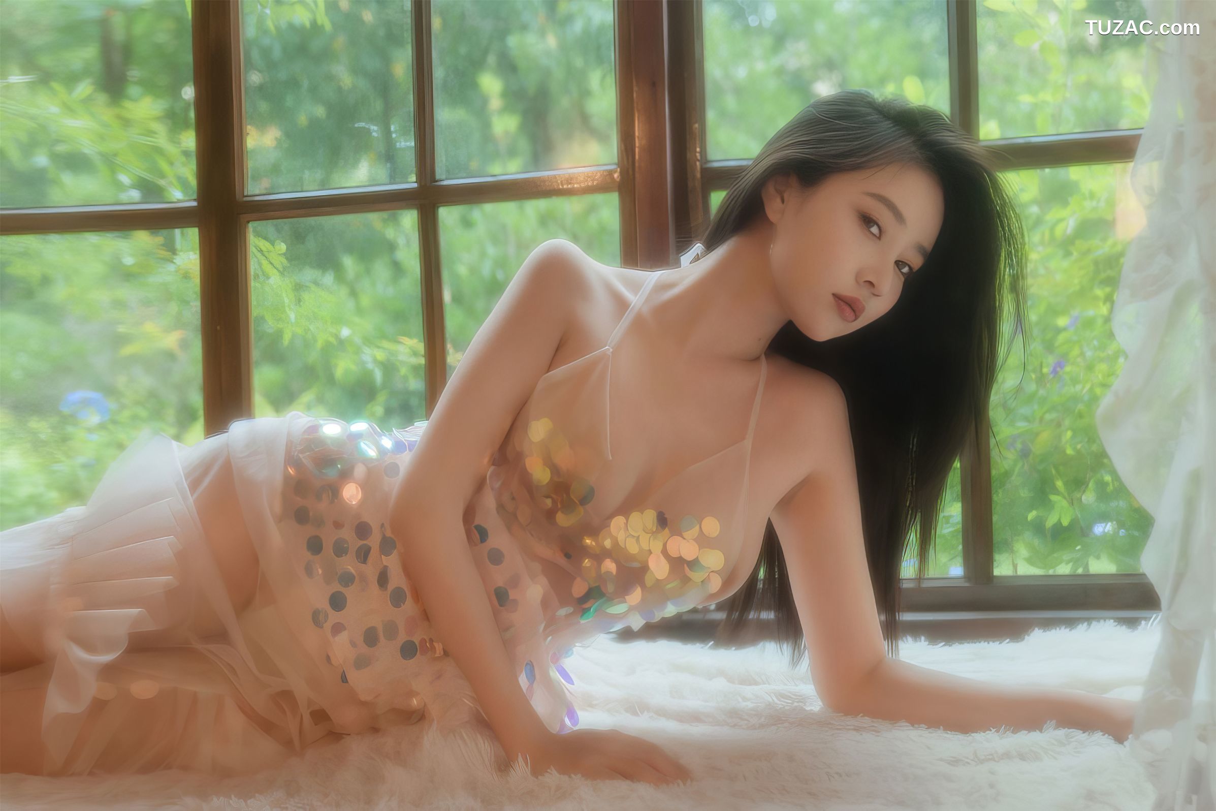 年年-亮片透明礼服