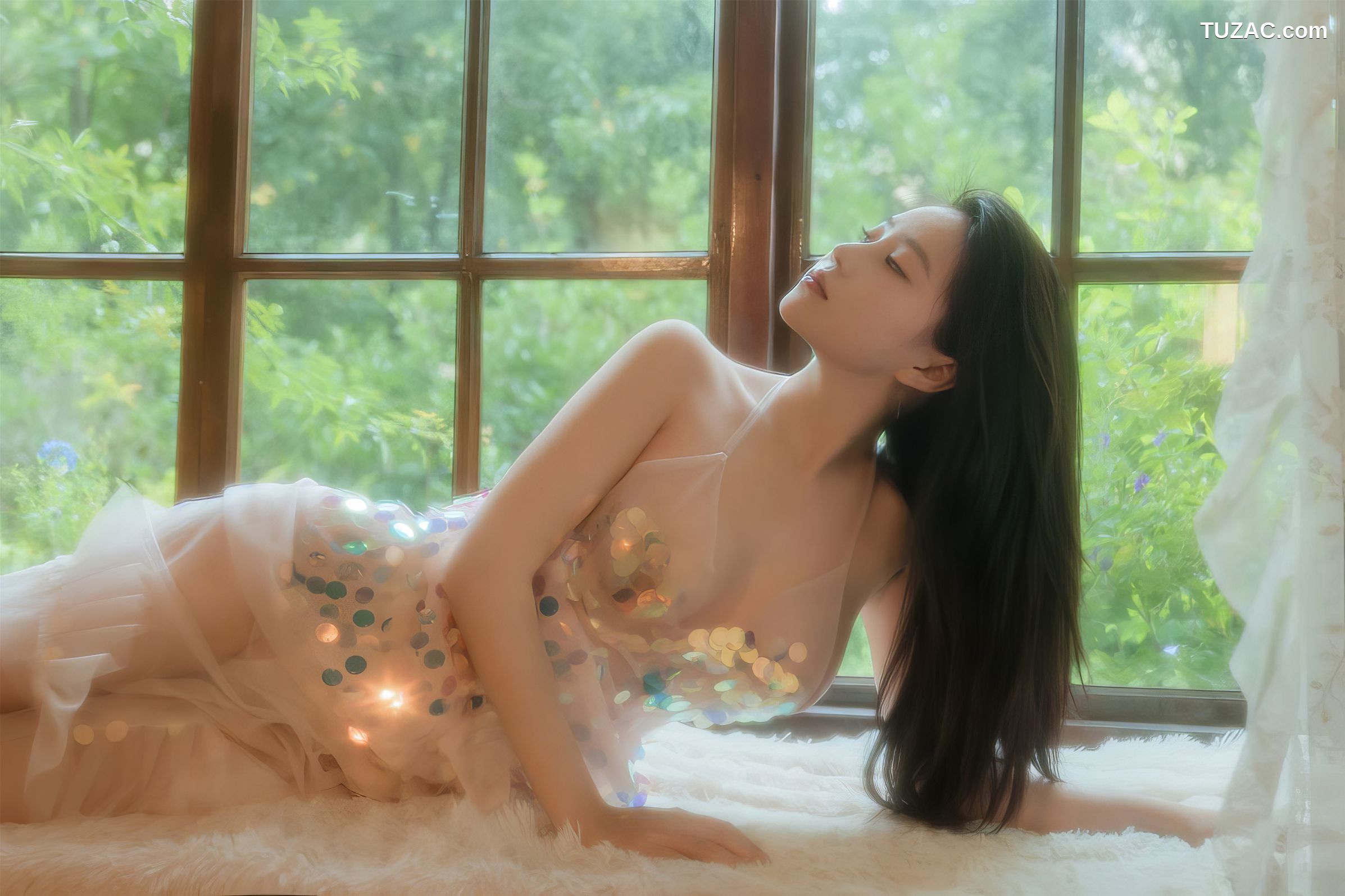 年年-亮片透明礼服