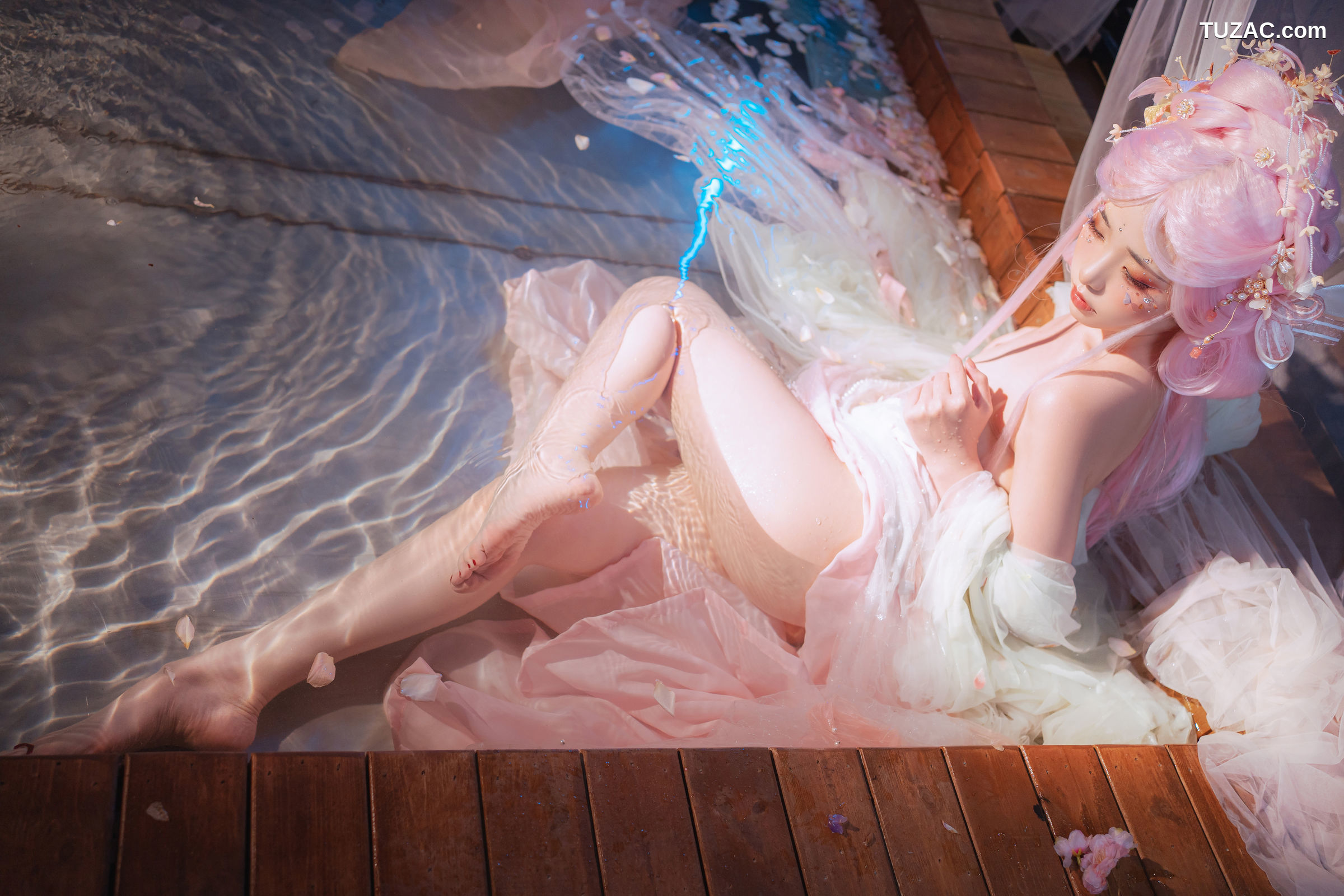 爆机少女喵小吉-临江仙