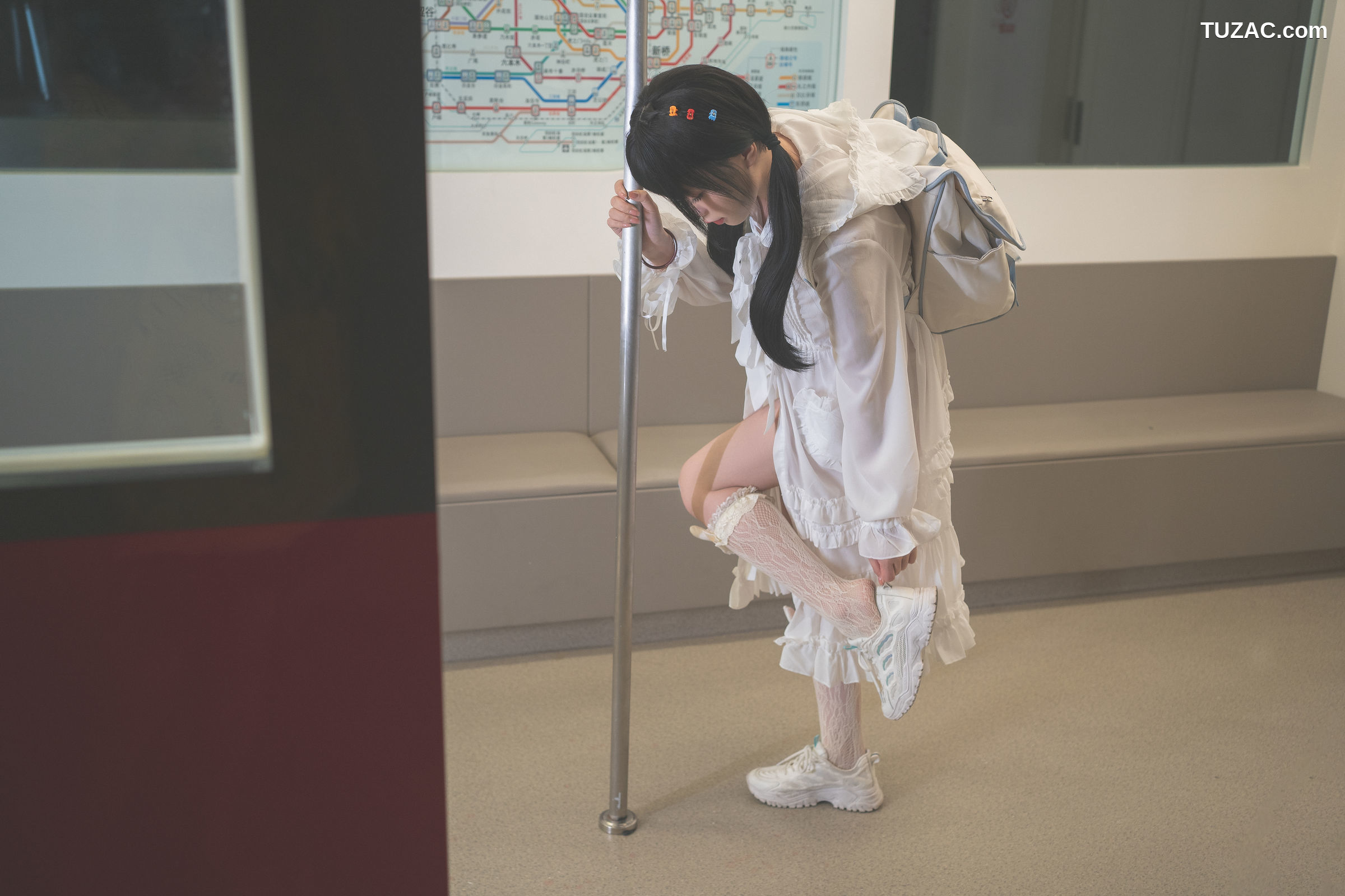 爆机少女喵小吉-深夜末班地铁