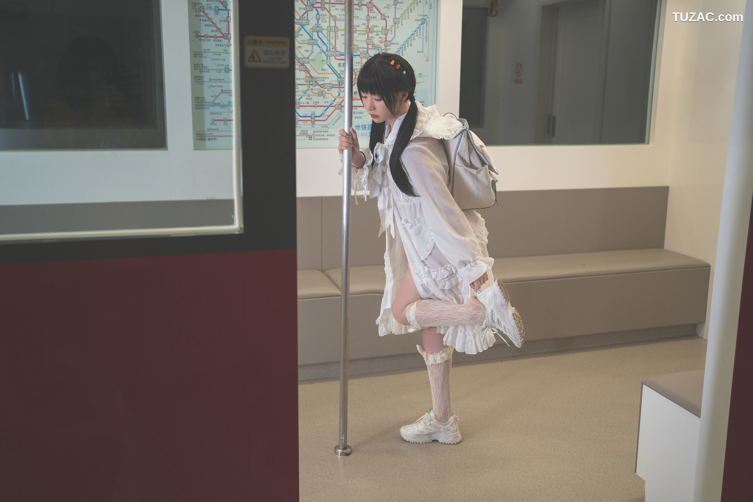 爆机少女喵小吉-深夜末班地铁