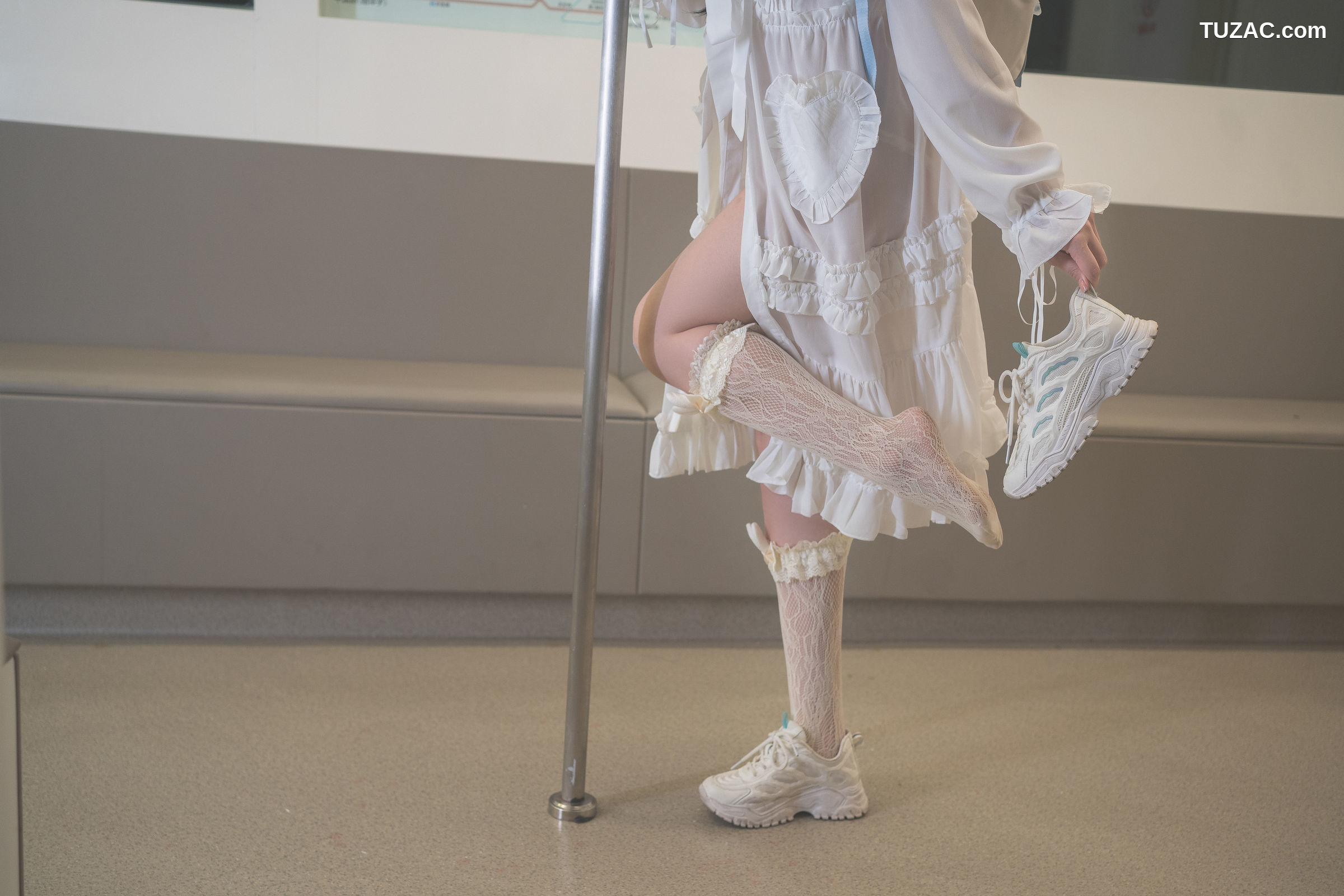 爆机少女喵小吉-深夜末班地铁