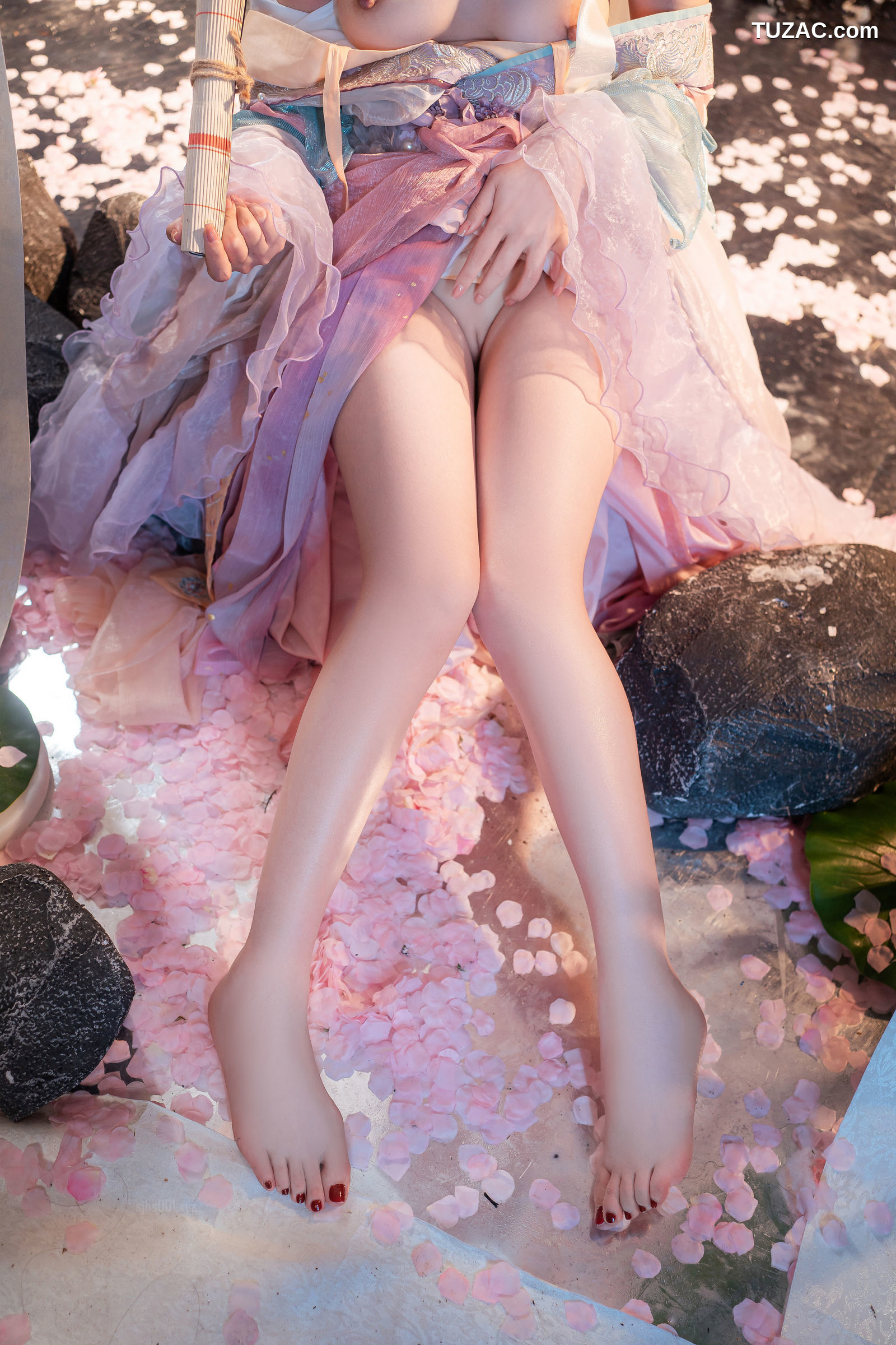 爆机少女喵小吉-荷花池