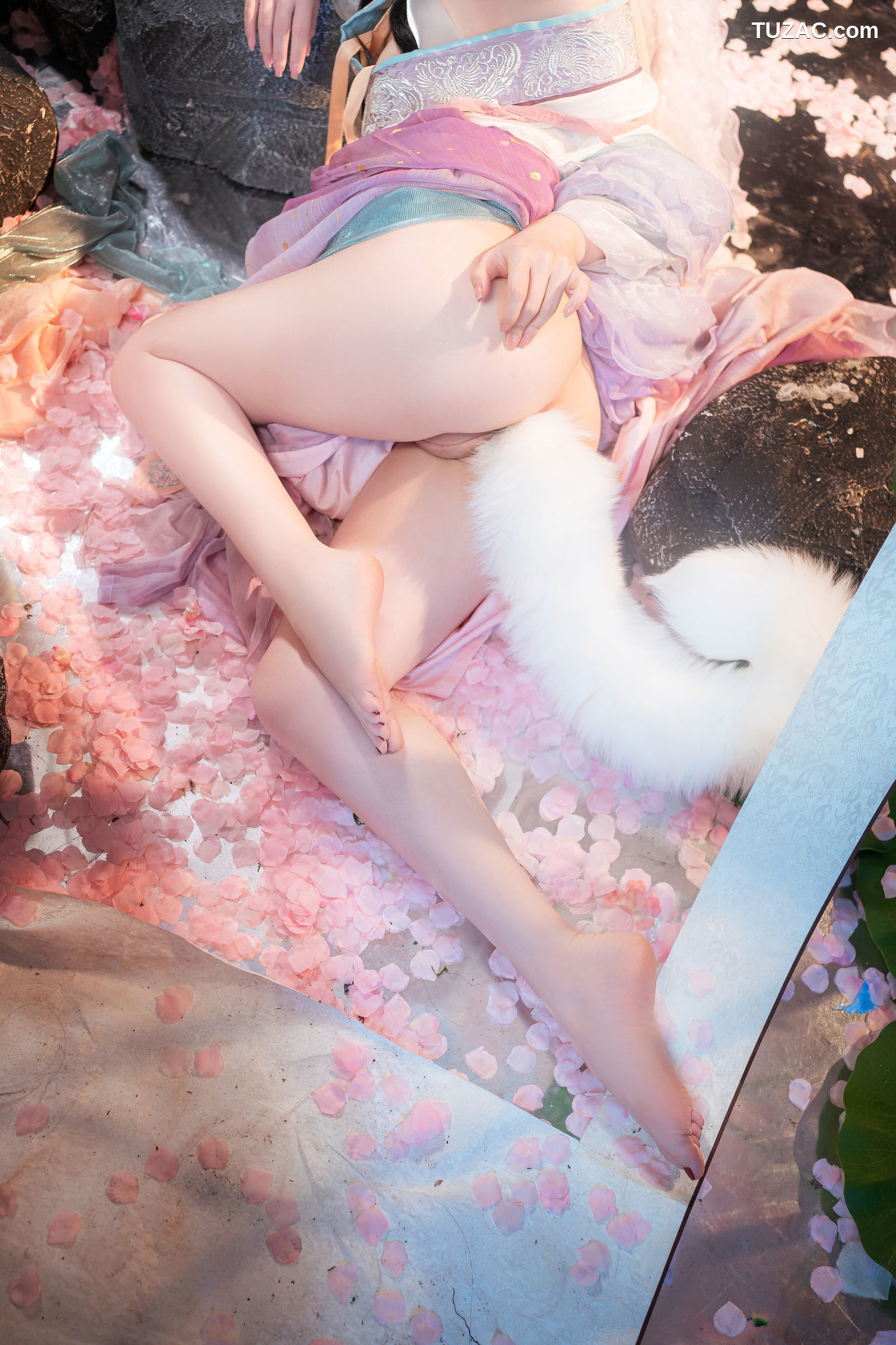 爆机少女喵小吉-荷花池