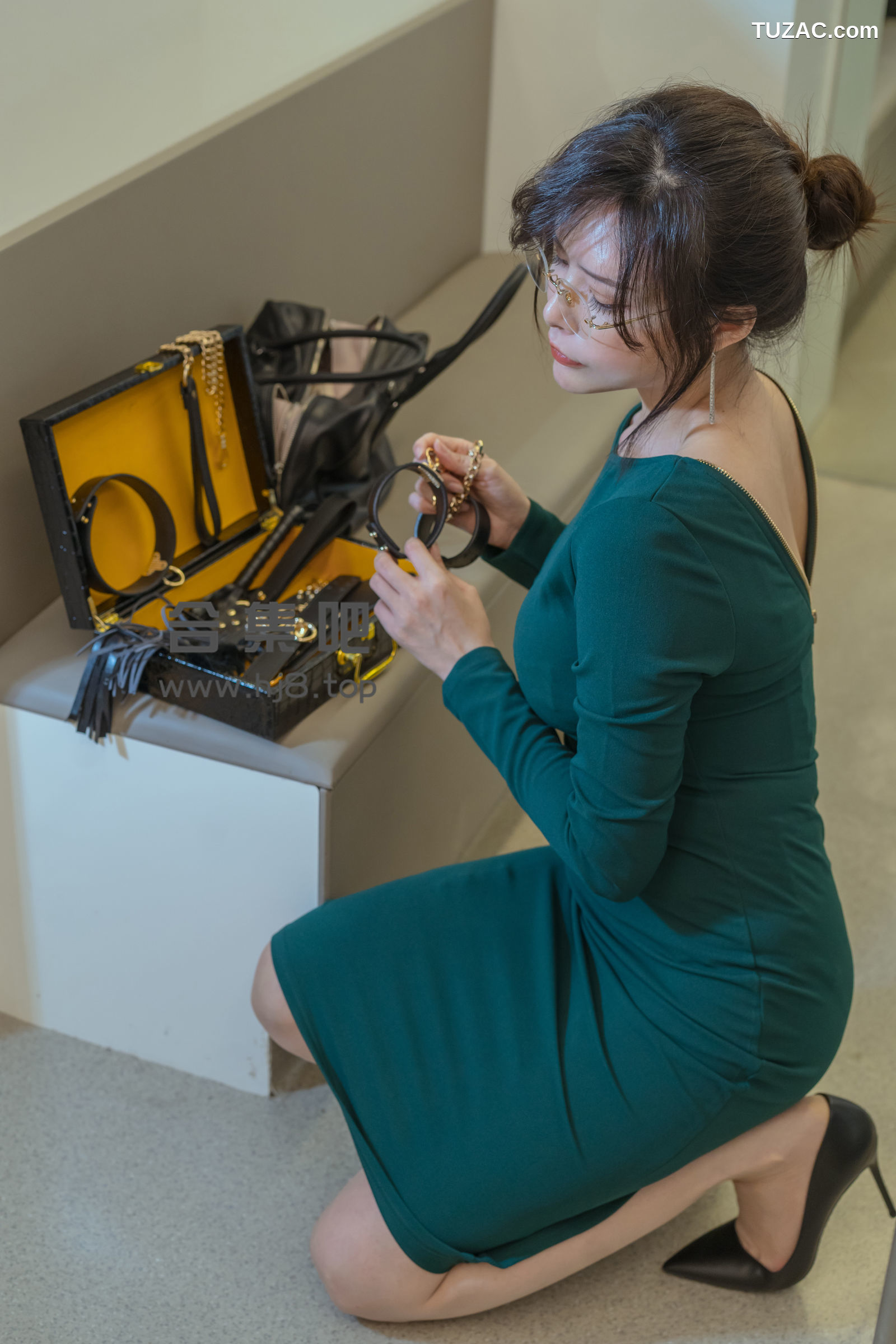 秋和柯基-火锅味的奶桃桃-电车