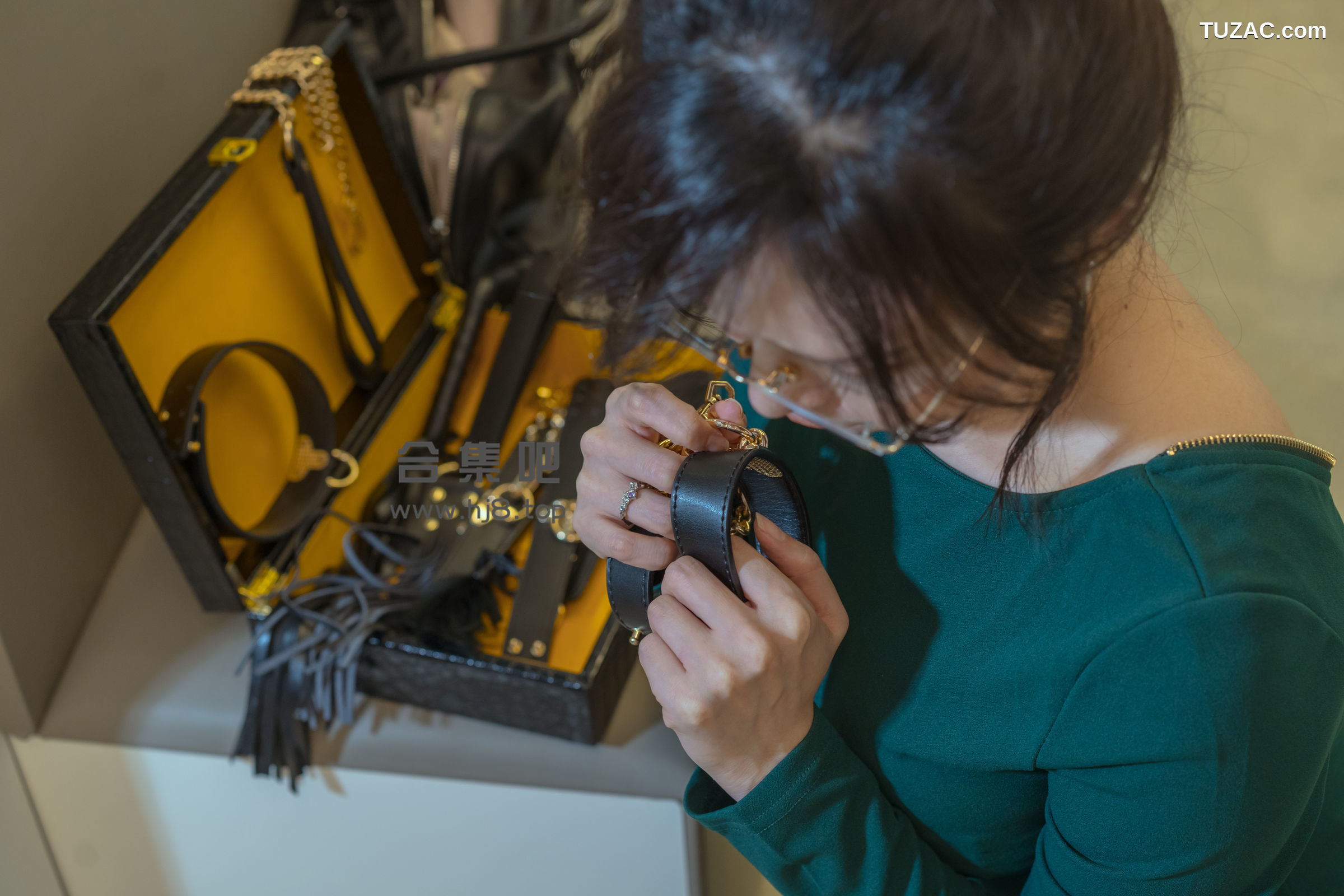 秋和柯基-火锅味的奶桃桃-电车