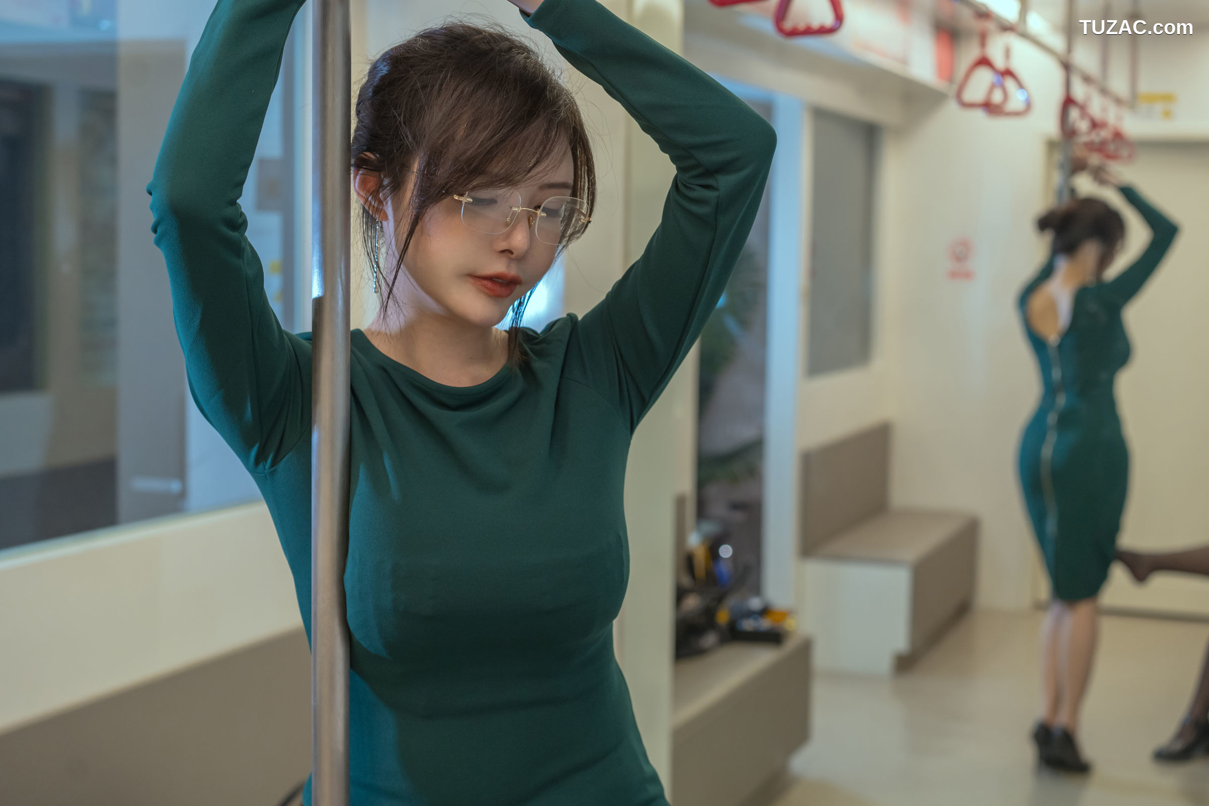 秋和柯基-火锅味的奶桃桃-电车