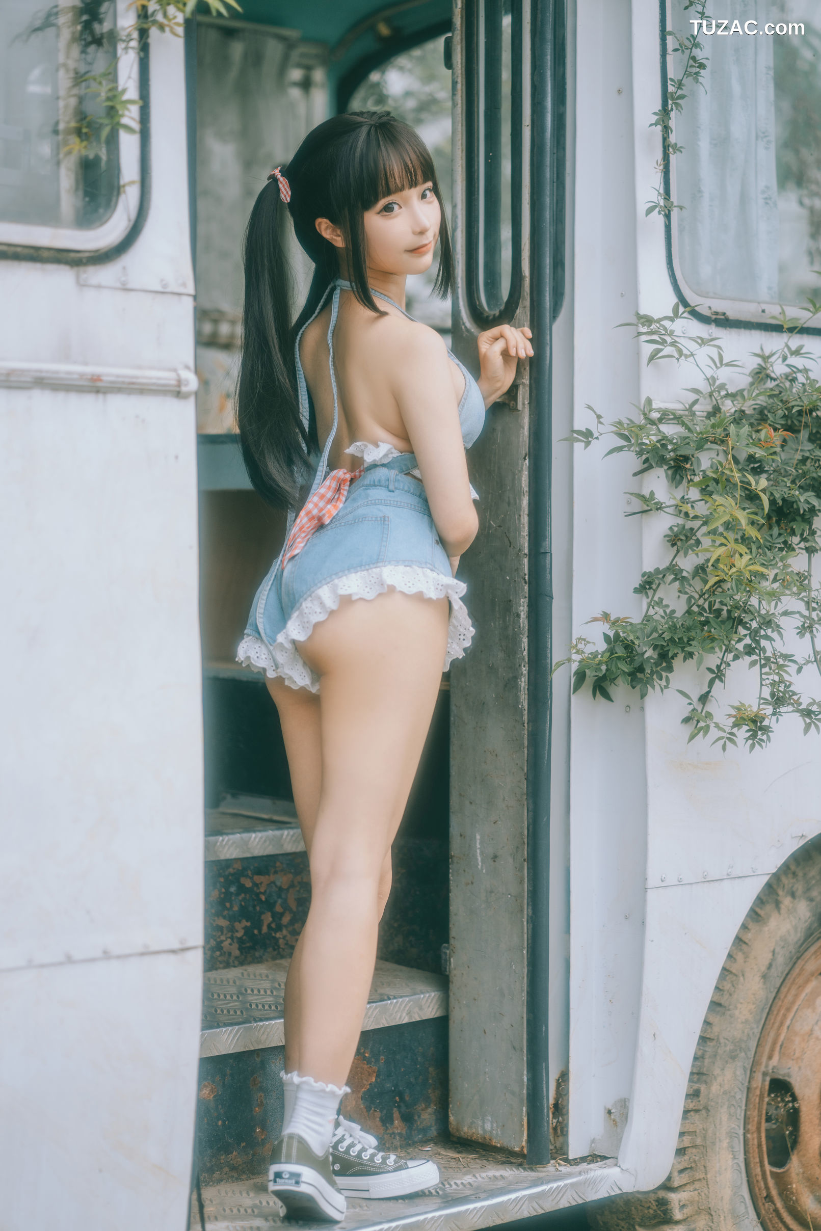 蠢沫沫-大巴车