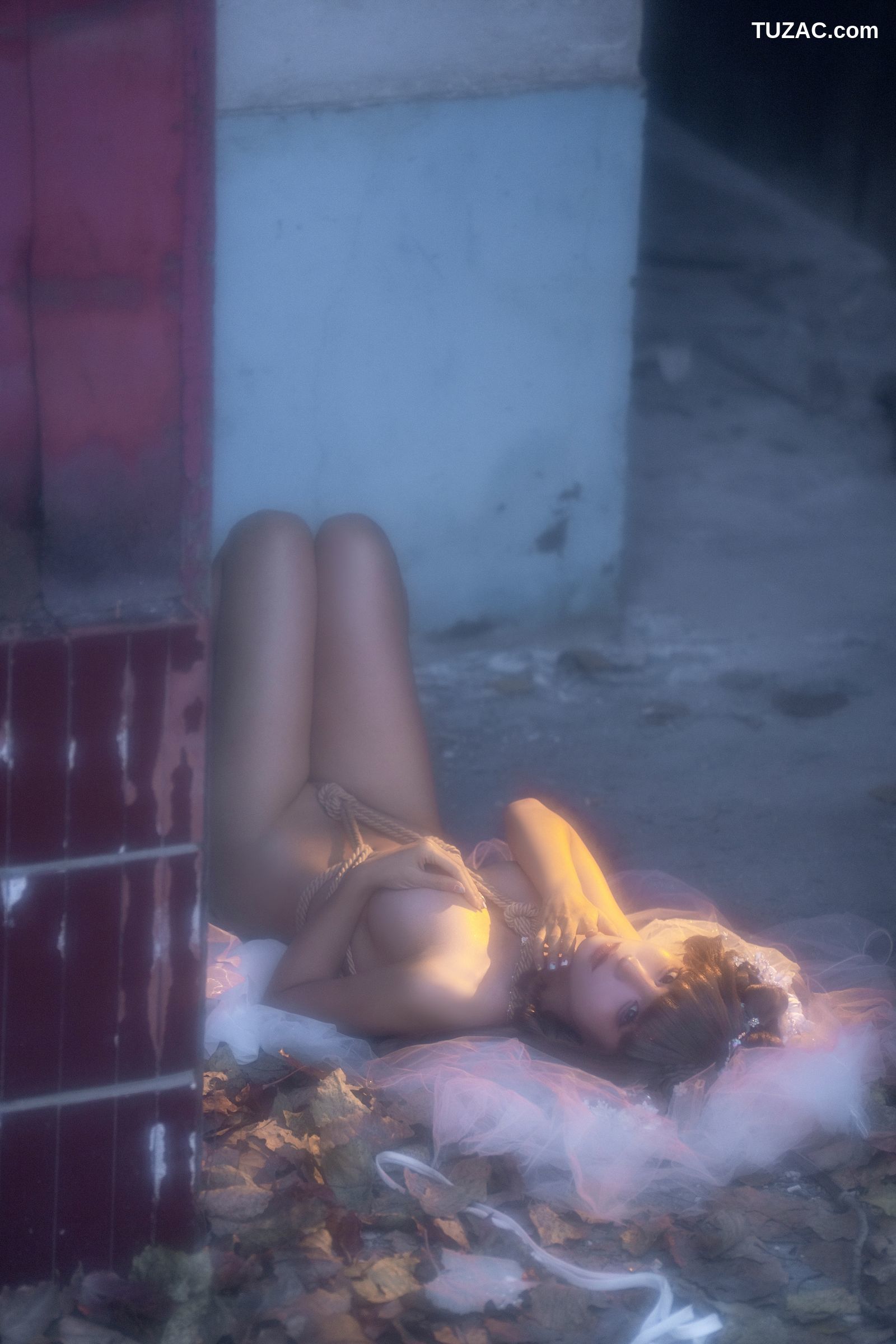 蠢沫沫-婚纱-废墟