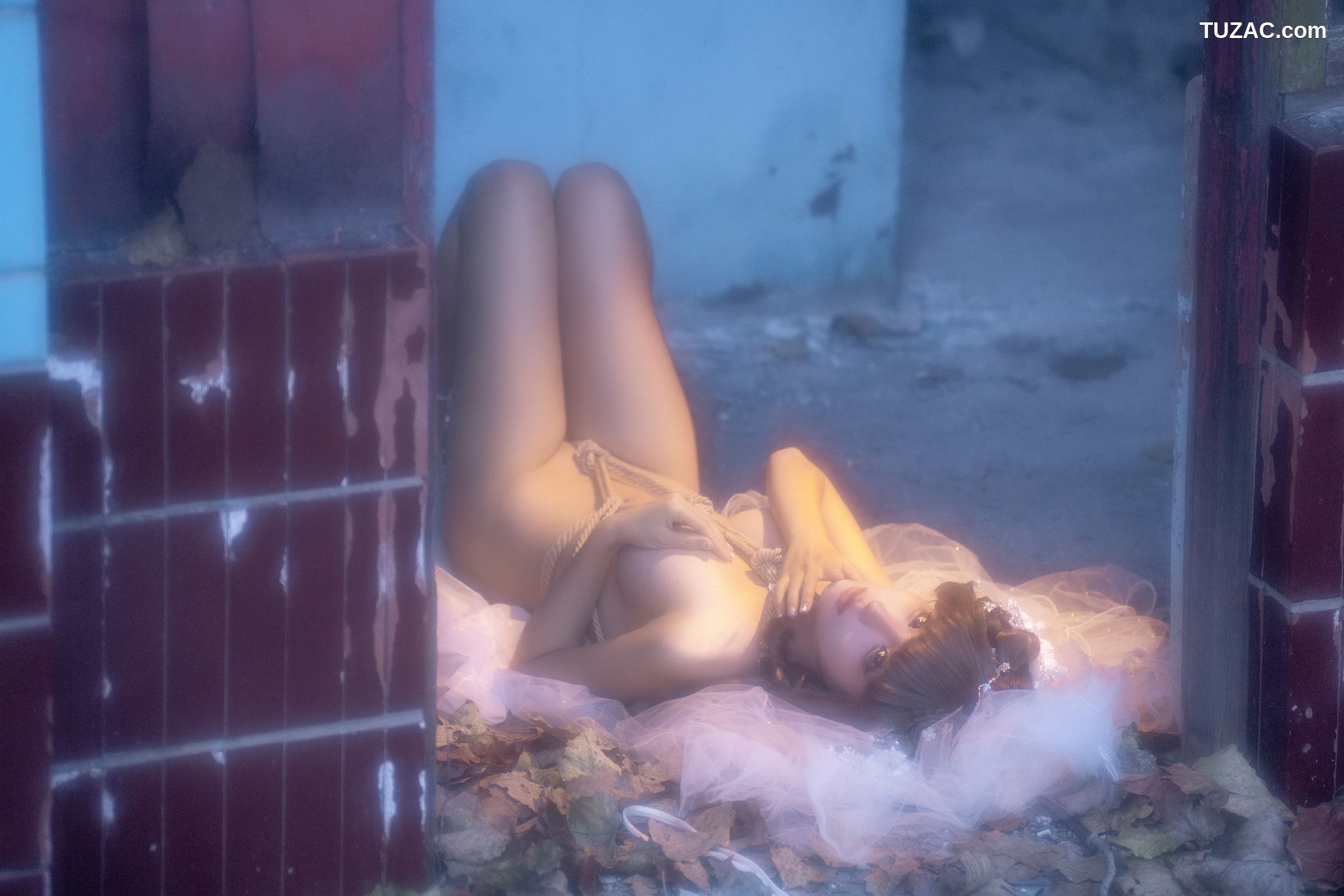 蠢沫沫-婚纱-废墟