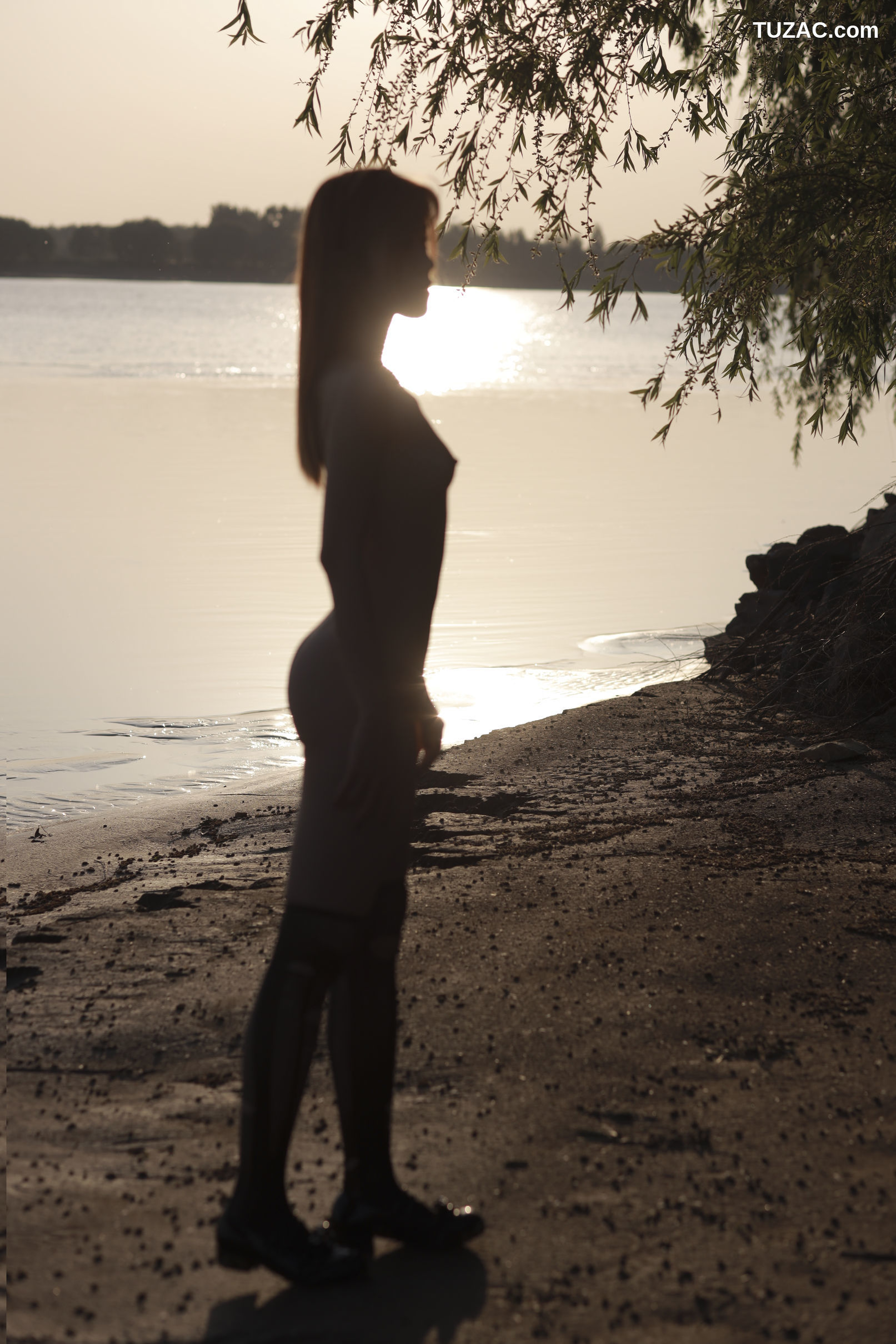 钛合金TiTi-河边踏青